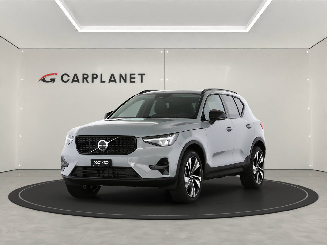 VOLVO XC40 2.0 B3 MH Plus Dark-image-0