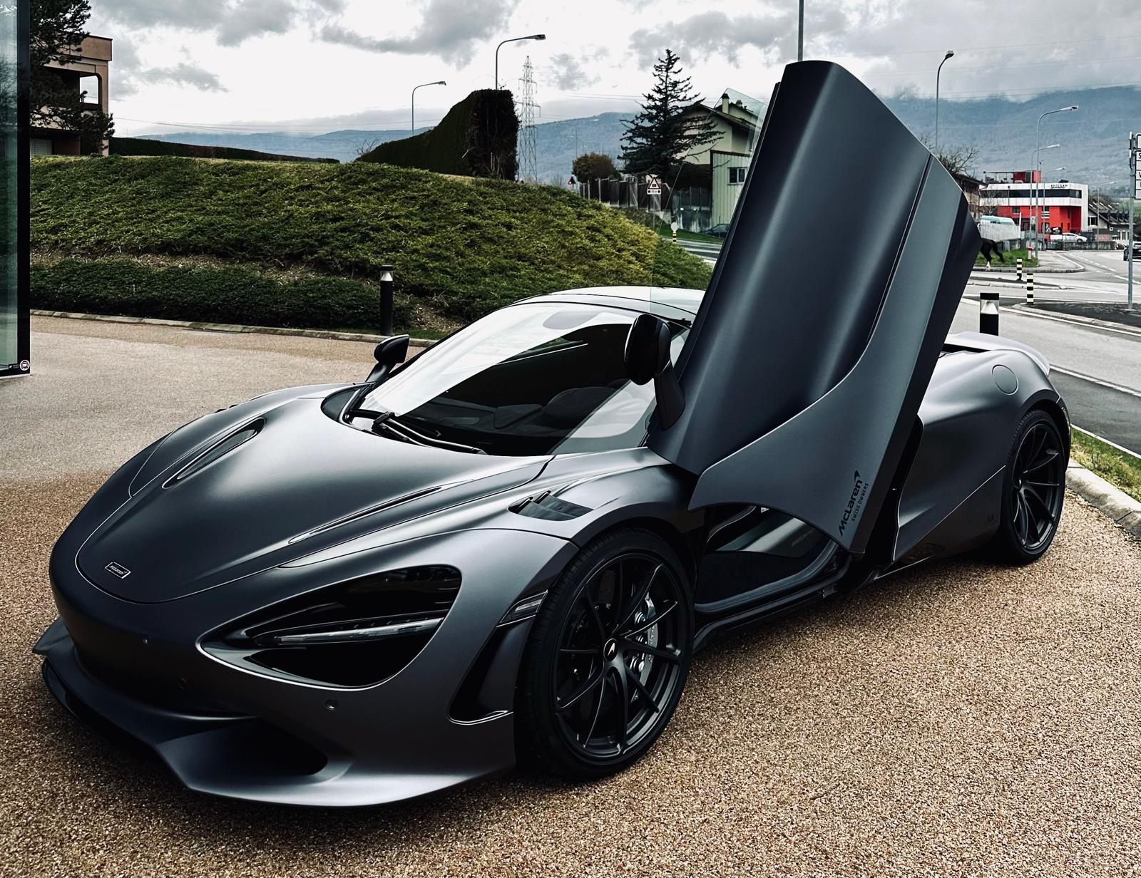 McLAREN 750S Spider-image-2