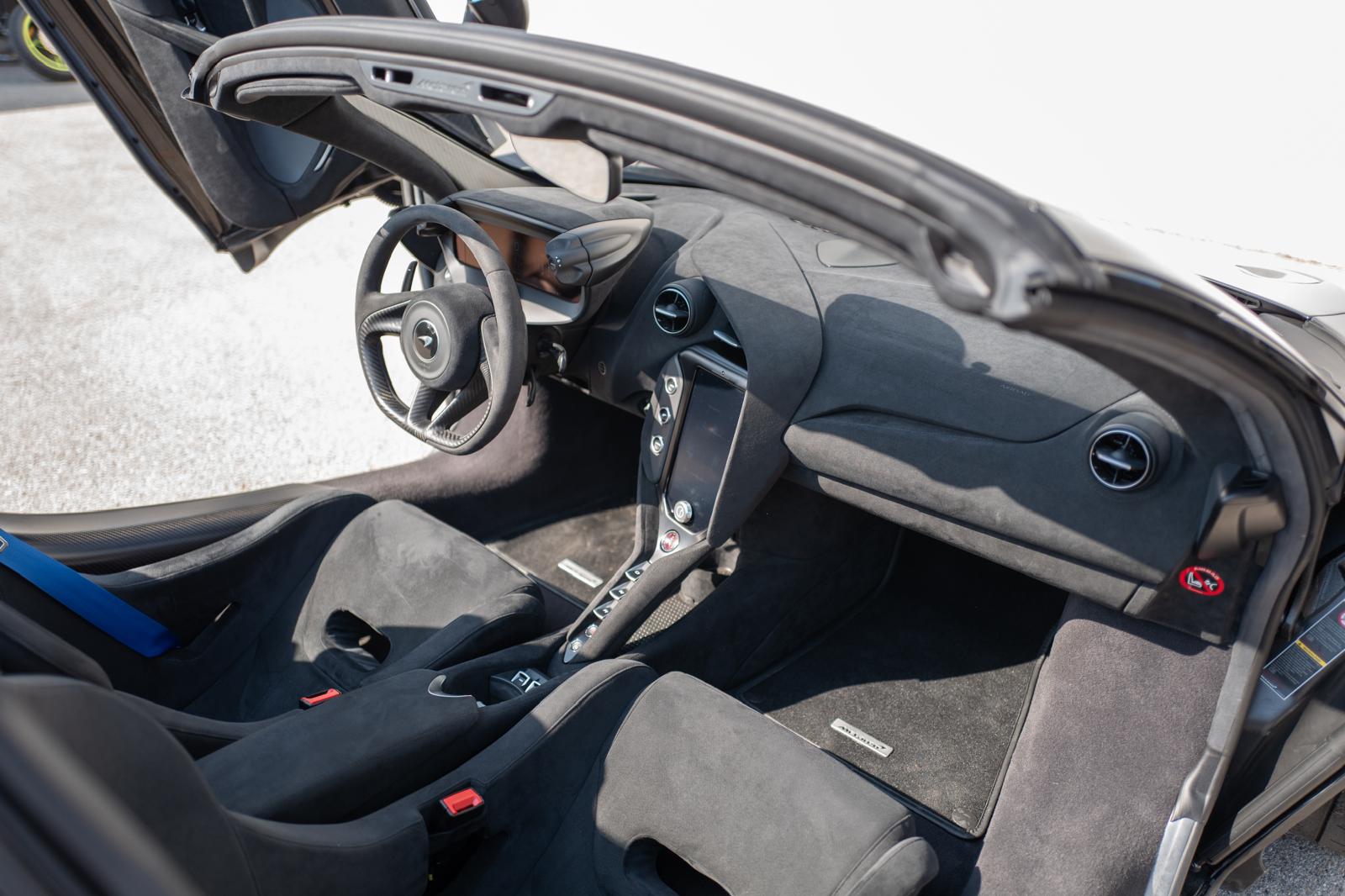 McLAREN 750S Spider-image-14