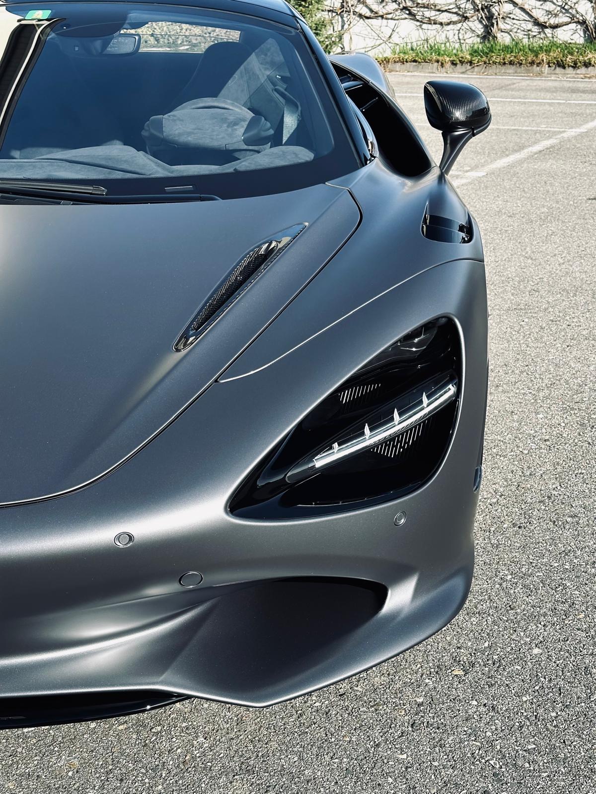 McLAREN 750S Spider-image-1