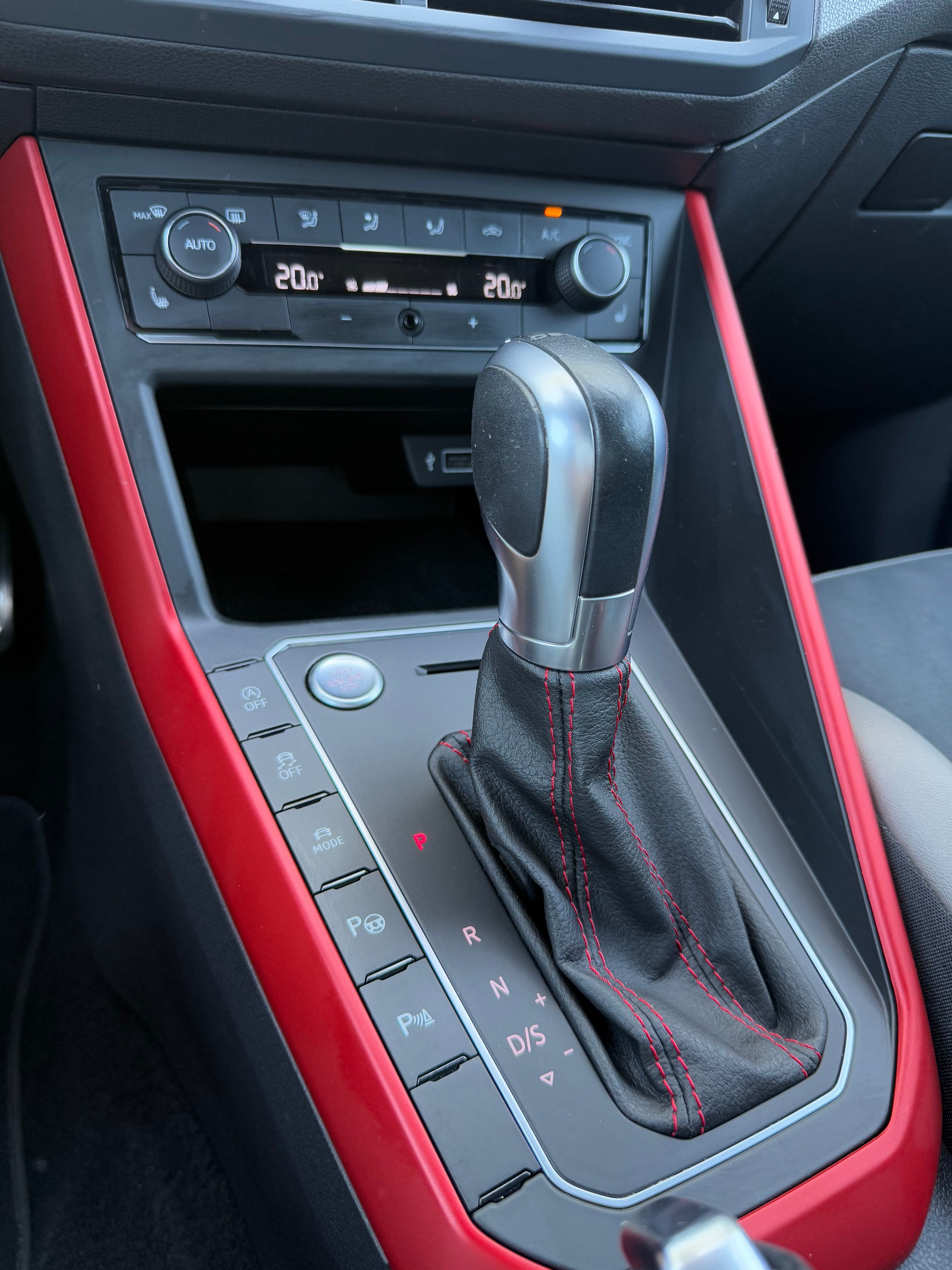 VW Polo 2.0 TSI GTI DSG-image-13