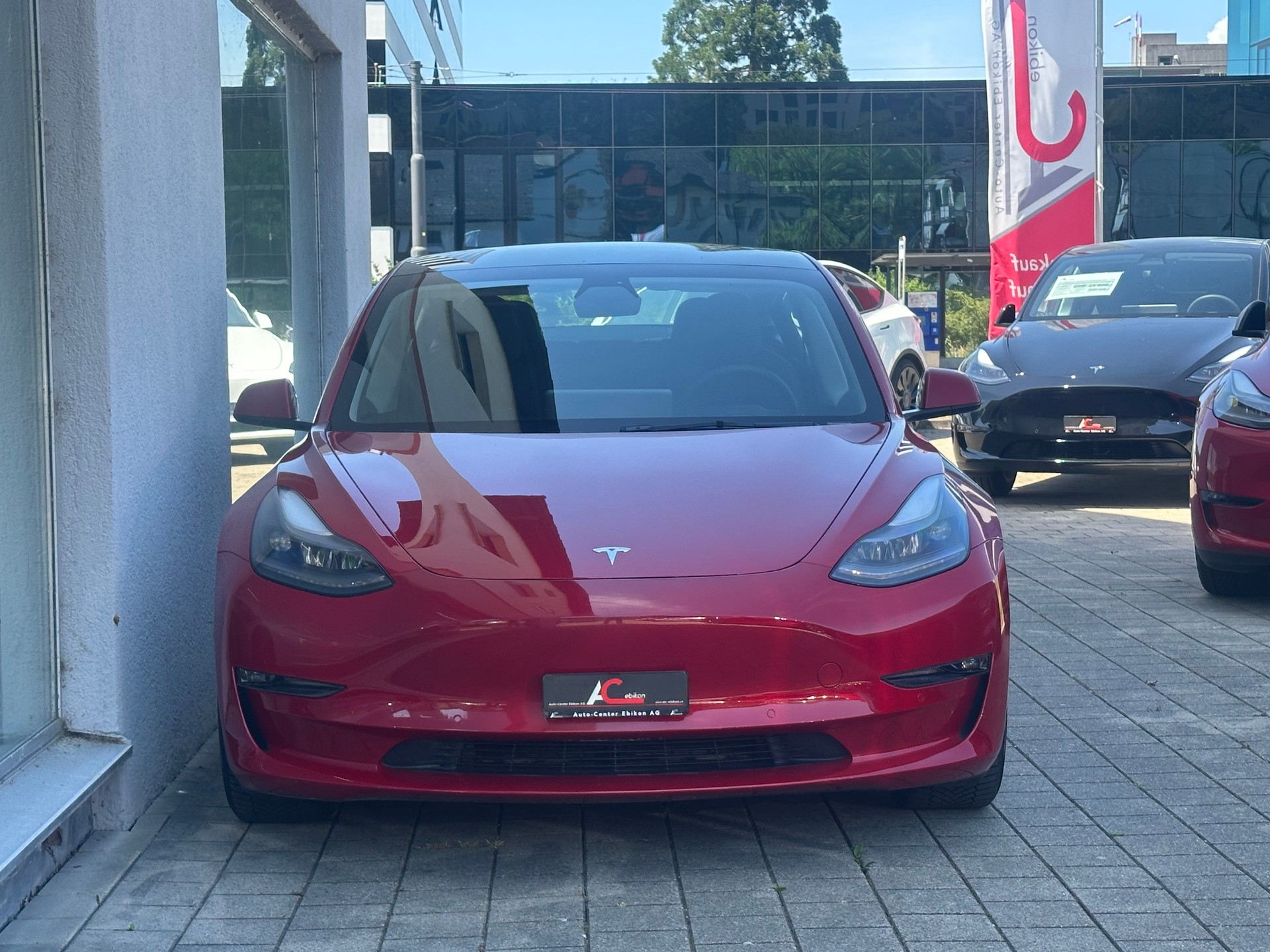 TESLA Model 3 Long Range Dual Motor AWD-showroom-element-3