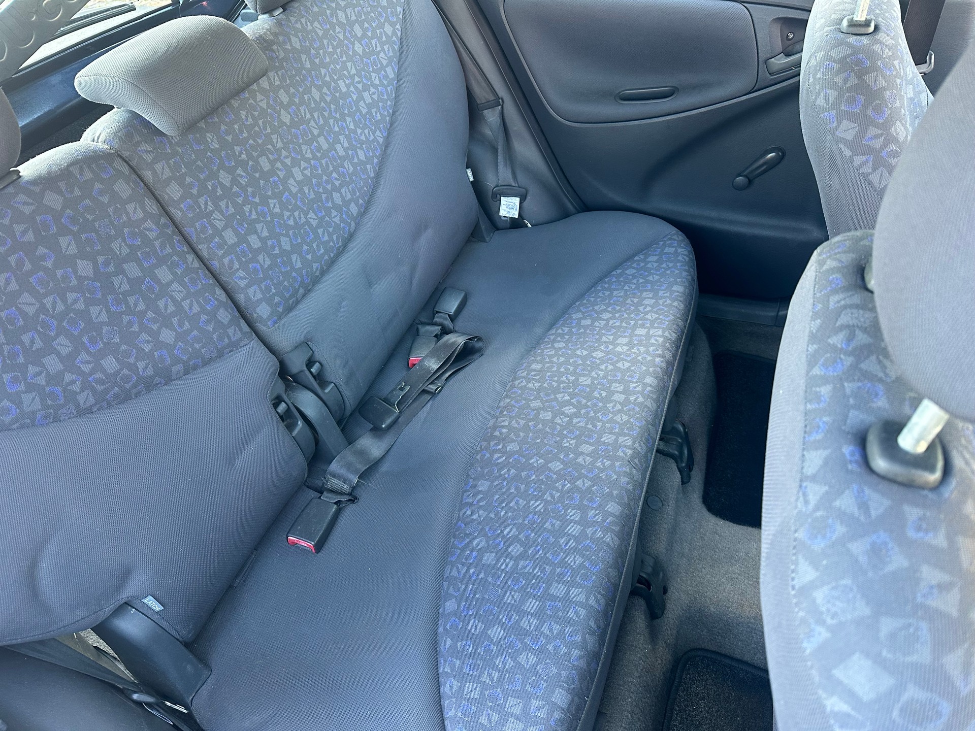TOYOTA Yaris 1.4 D-4D Linea Sol-image-5