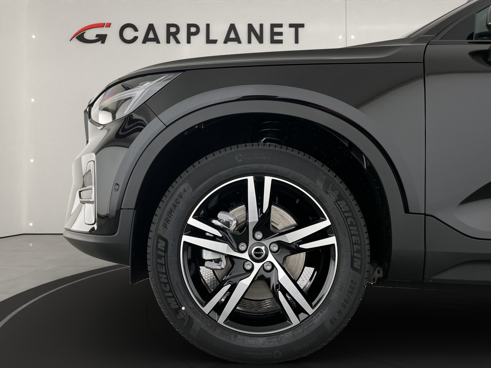 VOLVO XC40 2.0 B3 MH Plus Dark-image-6