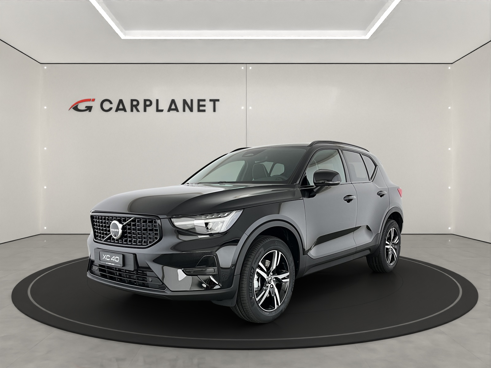 VOLVO XC40 2.0 B3 MH Plus Dark-image-0