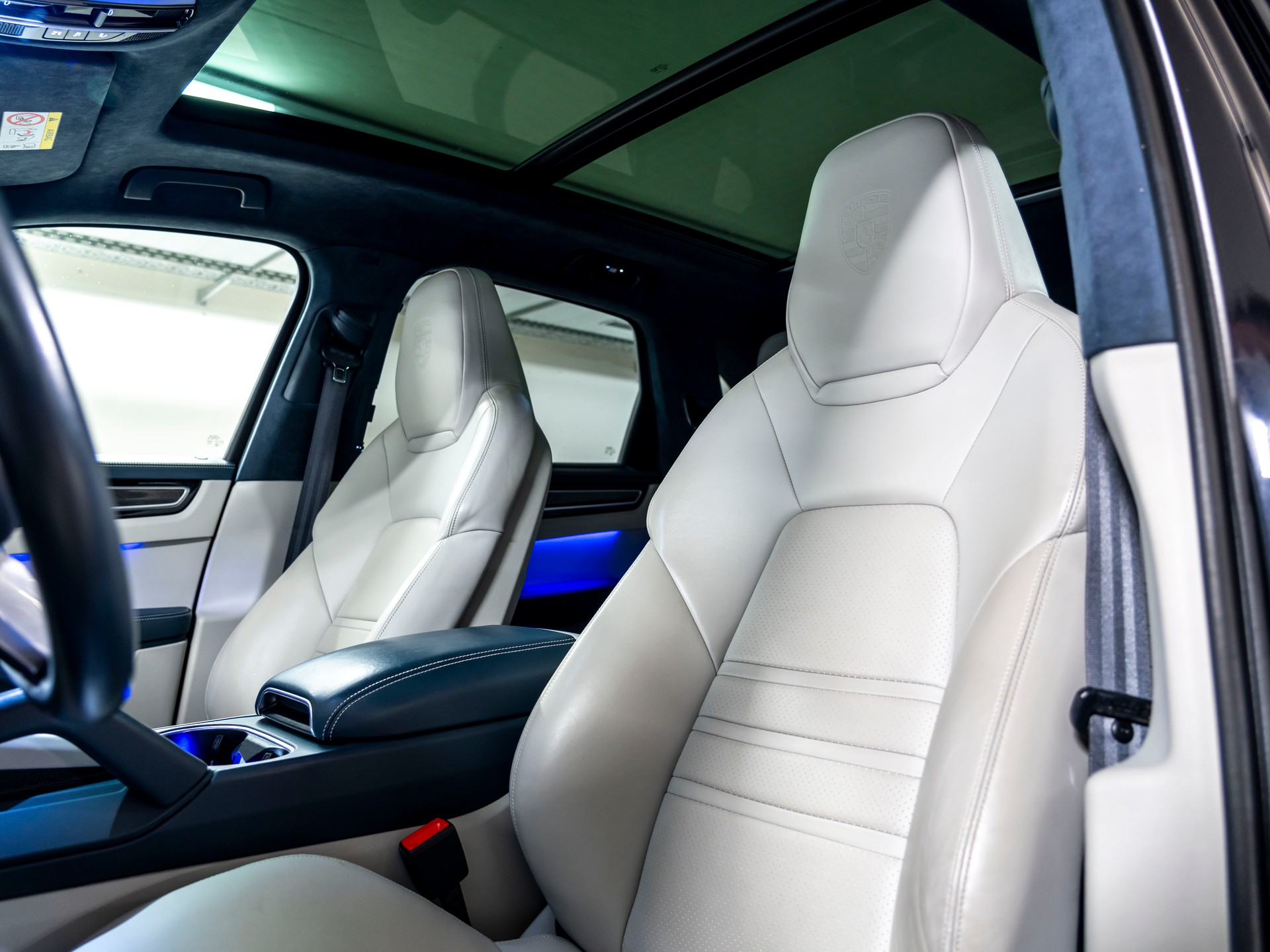 PORSCHE Cayenne E-Hybrid Platinum Edition-image-16