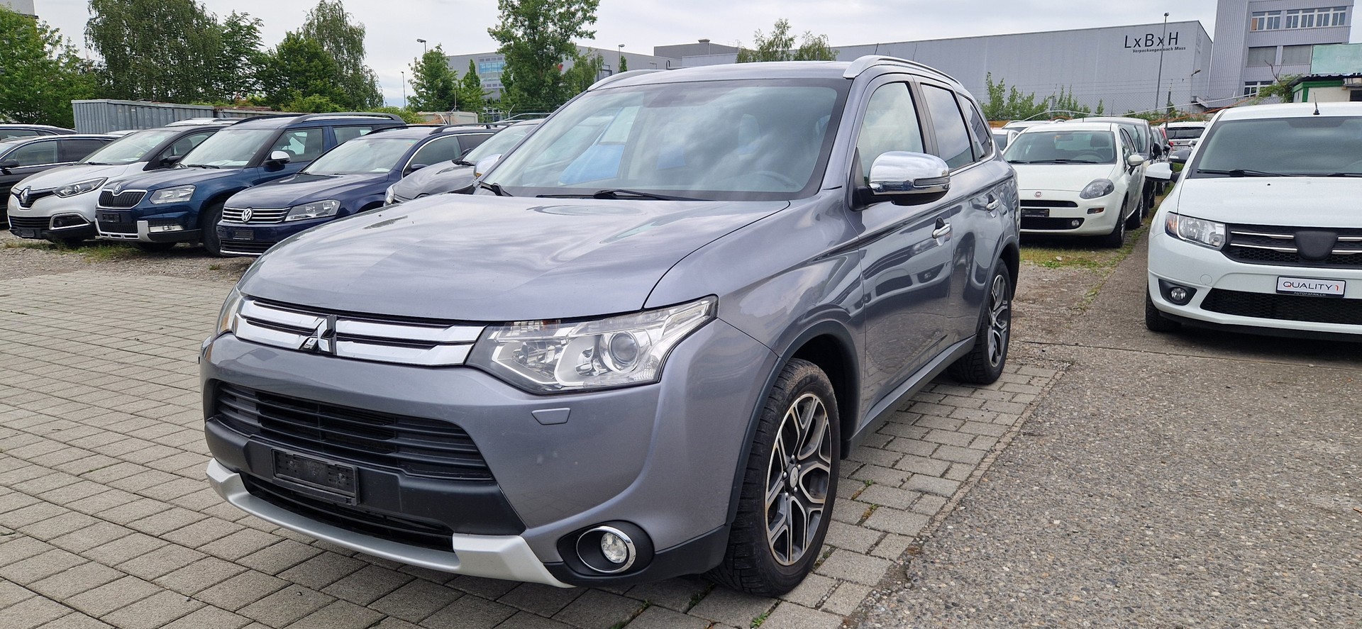 MITSUBISHI Outlander 2.2 DID Navigator Safety 4WD Automatic-image-0