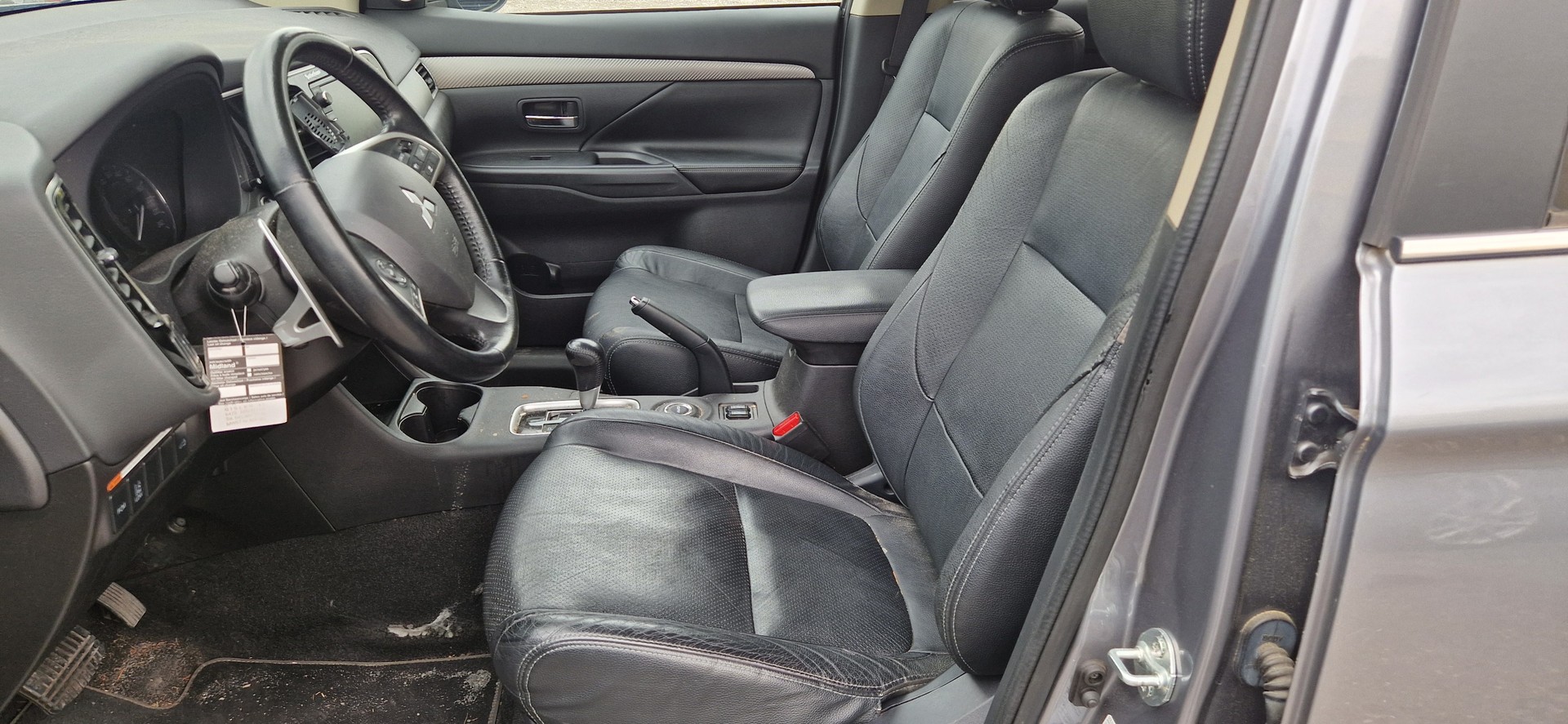 MITSUBISHI Outlander 2.2 DID Navigator Safety 4WD Automatic-image-5