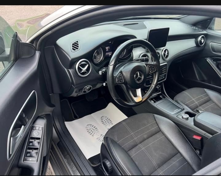 MERCEDES-BENZ CLA 180 Urban-image-4