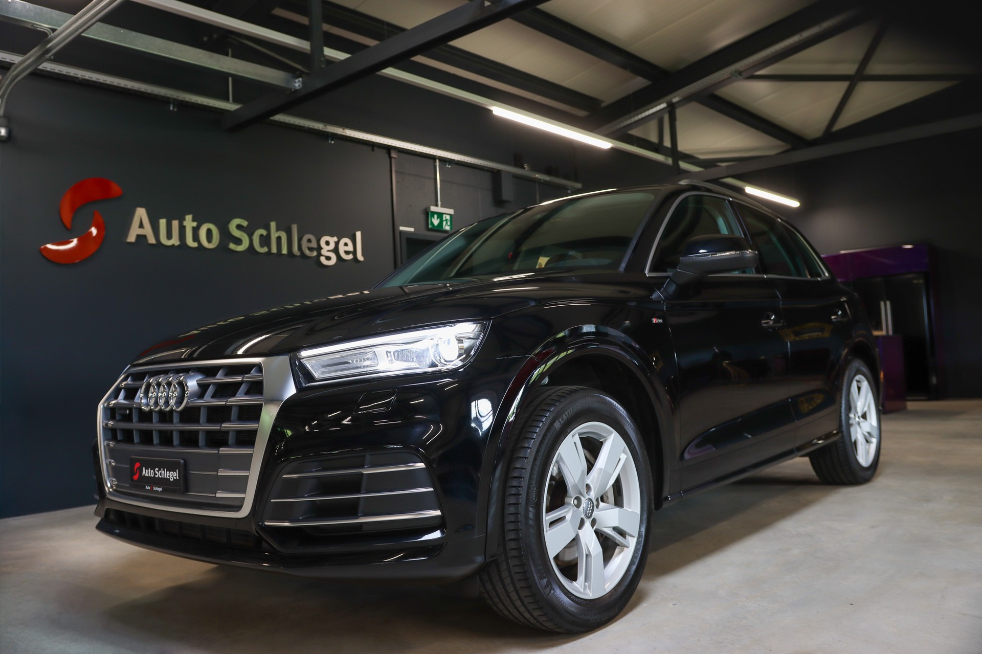 AUDI Q5 55 TFSI e quattro-image-8