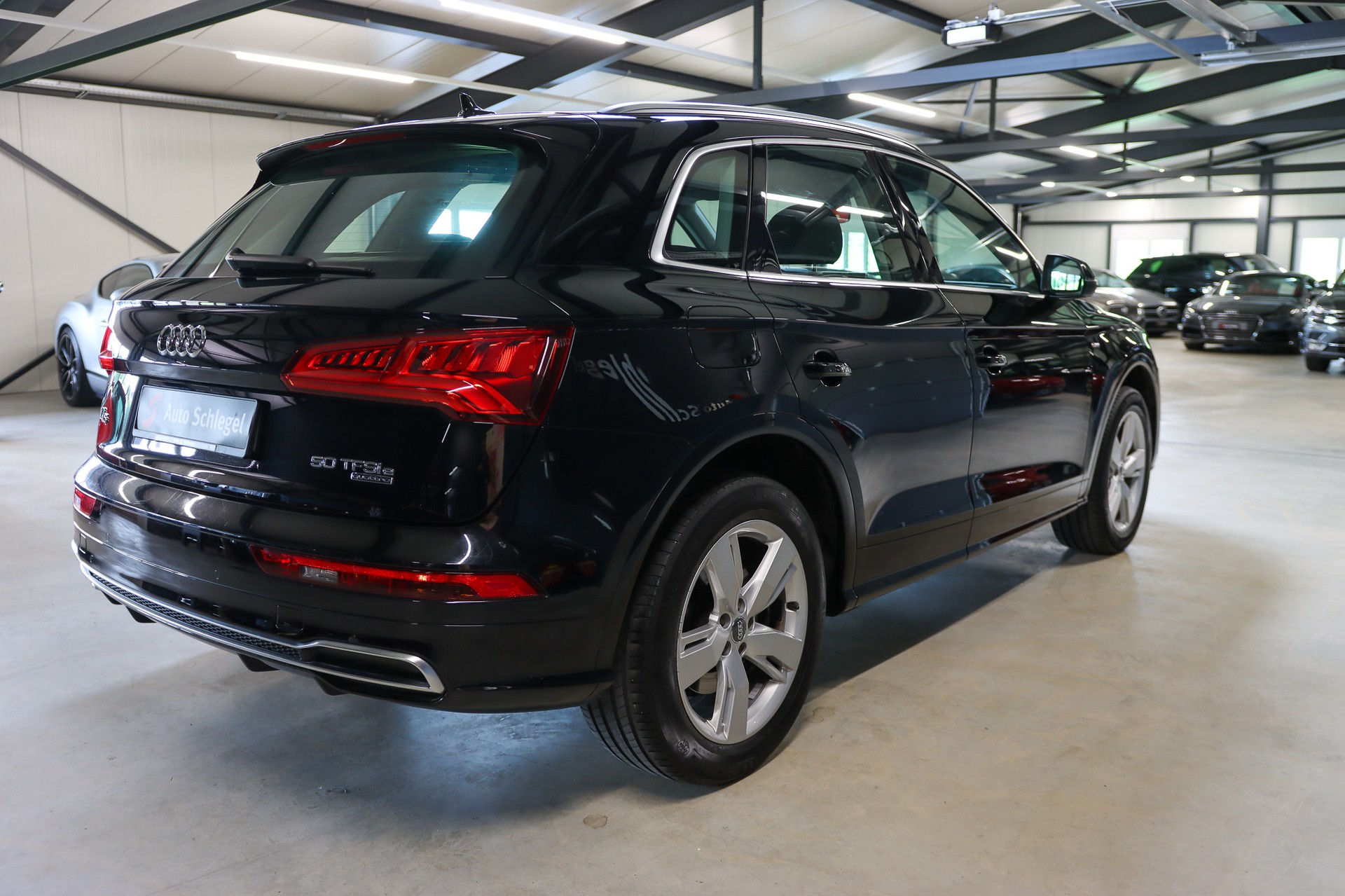 AUDI Q5 55 TFSI e quattro-image-5