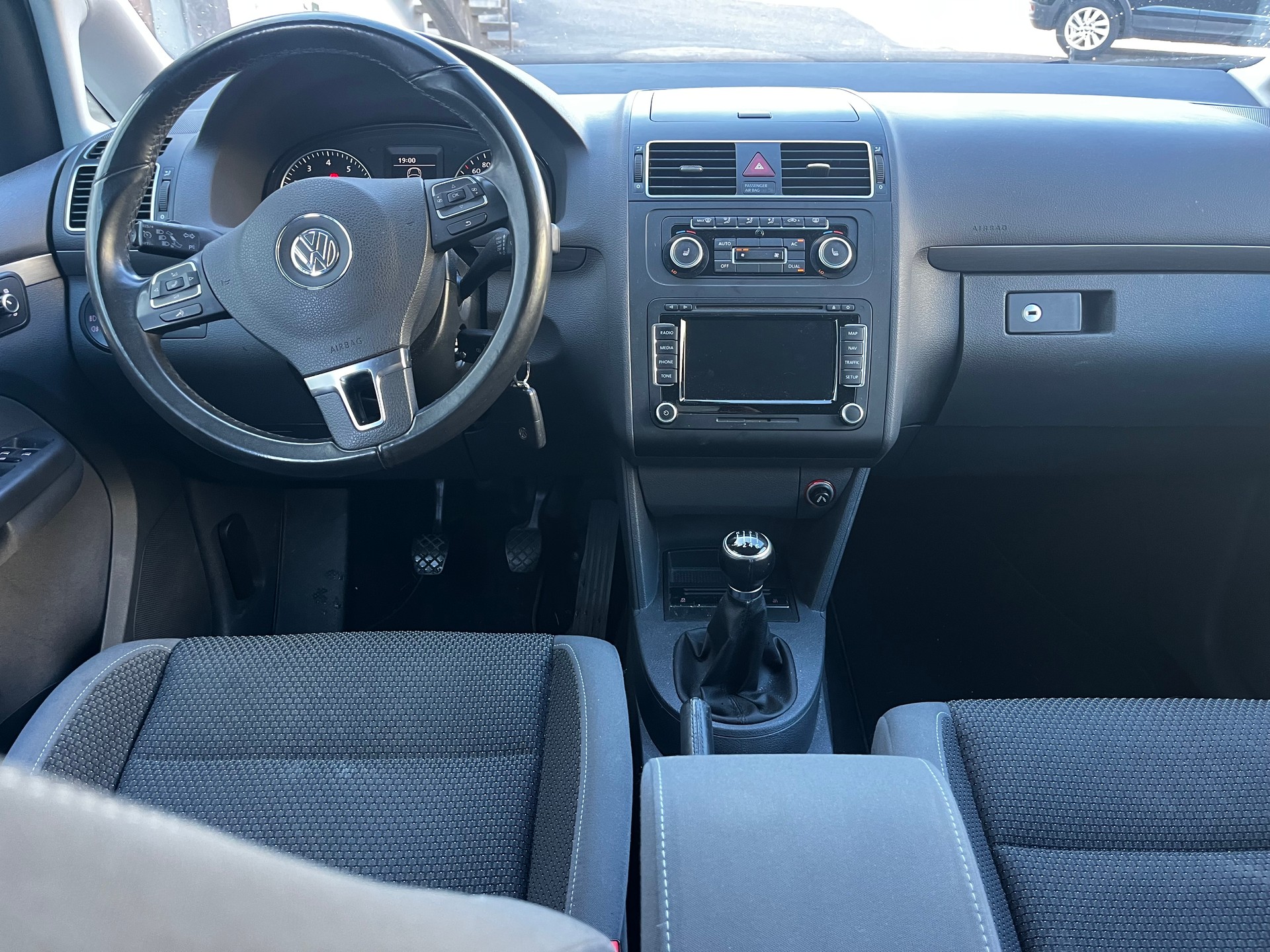 VW Touran 1.4 TSI Comfortline 7 places-image-11