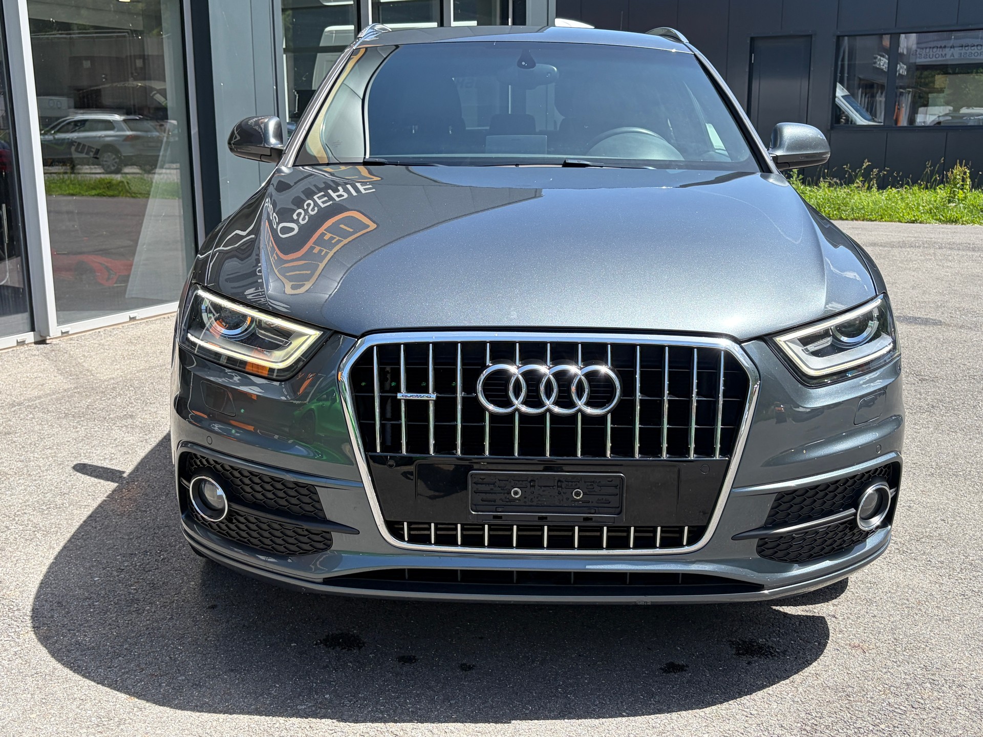 AUDI Q3 2.0 TFSI quattro S-tronic S-Line-image-2