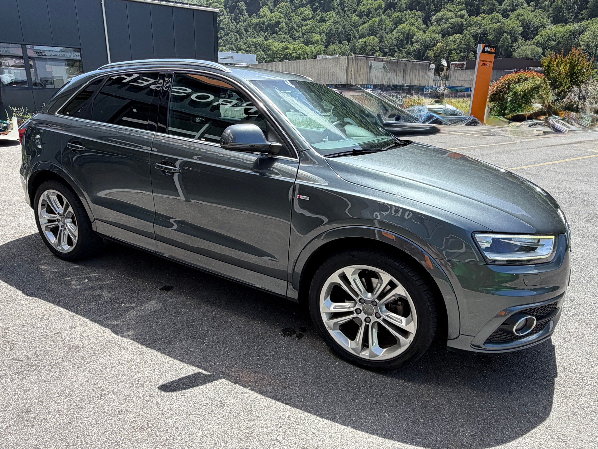 AUDI Q3 2.0 TFSI quattro S-tronic S-Line-image-6