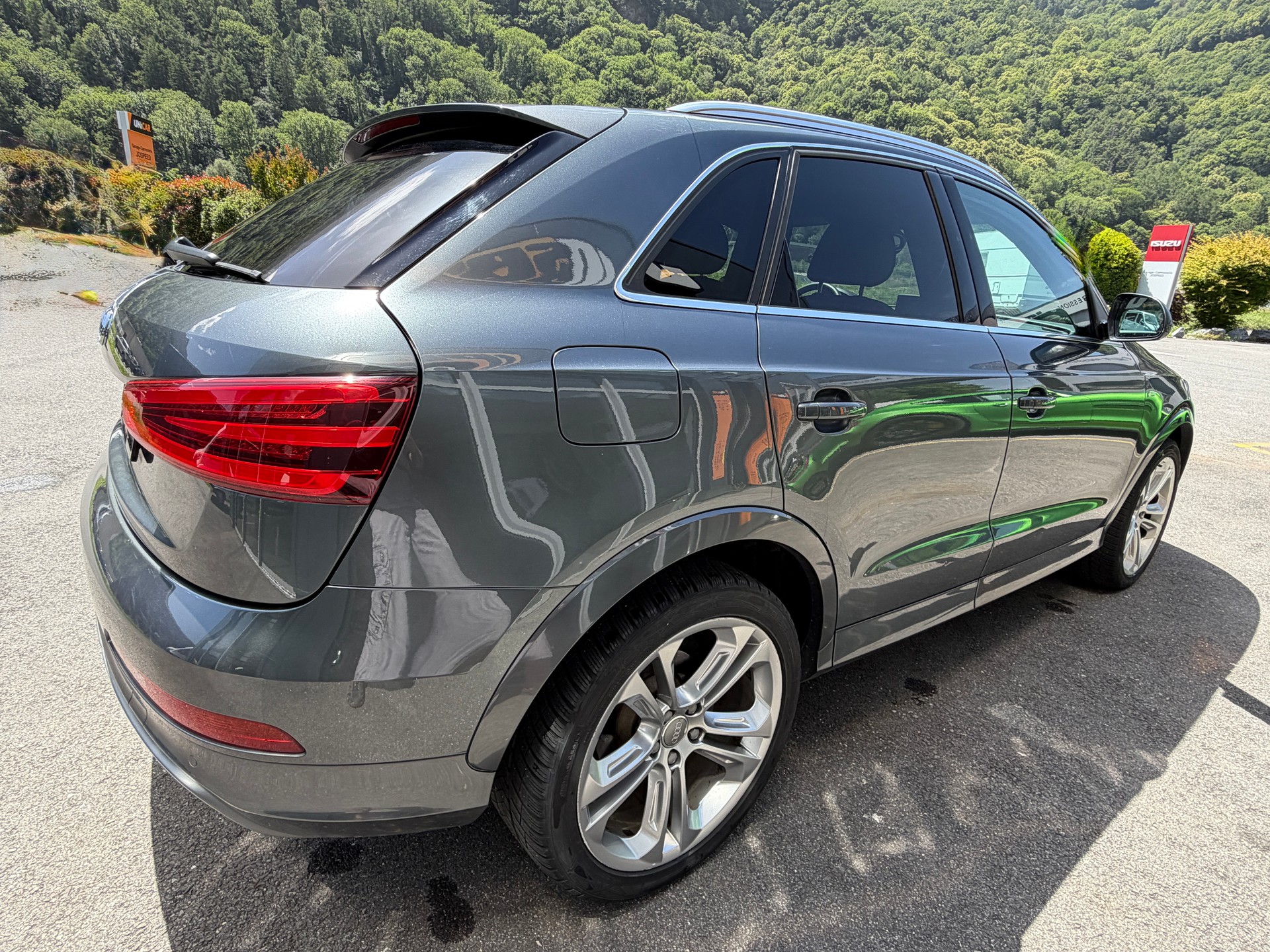 AUDI Q3 2.0 TFSI quattro S-tronic S-Line-image-5