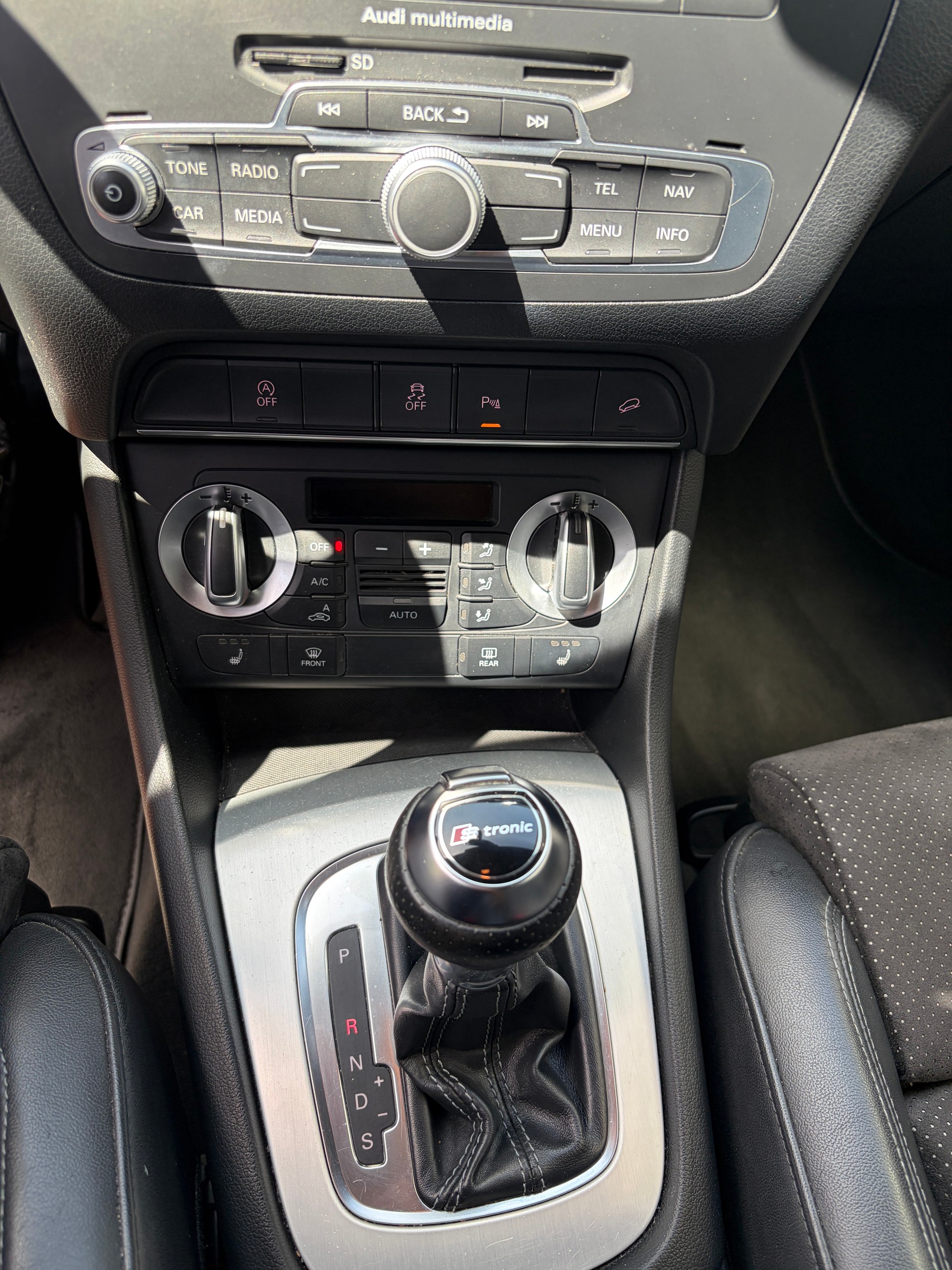 AUDI Q3 2.0 TFSI quattro S-tronic S-Line-image-12
