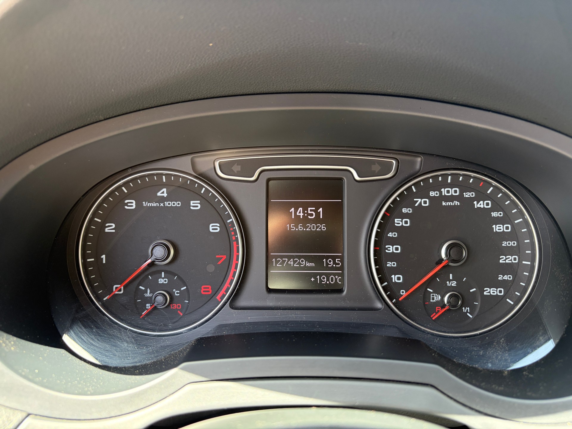 AUDI Q3 2.0 TFSI quattro S-tronic S-Line-image-8