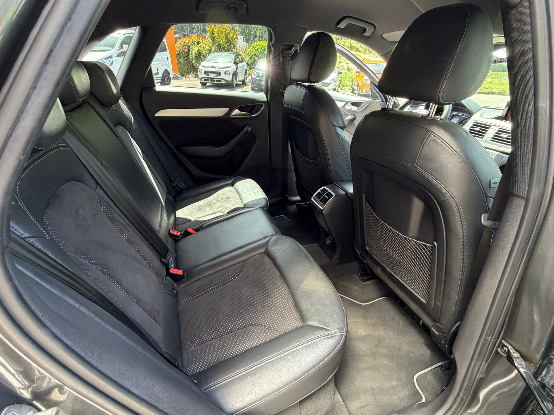 AUDI Q3 2.0 TFSI quattro S-tronic S-Line-image-14