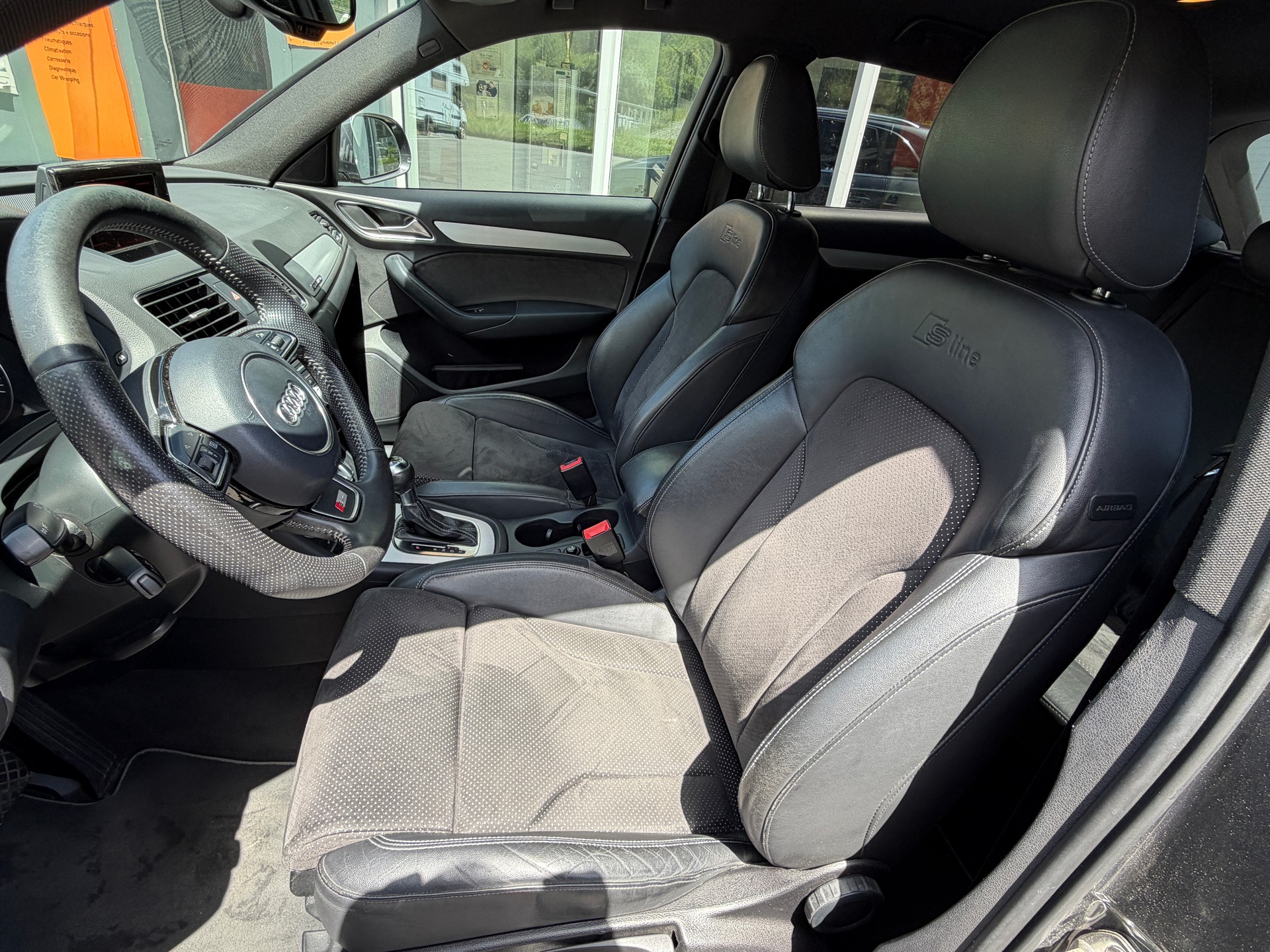 AUDI Q3 2.0 TFSI quattro S-tronic S-Line-image-13