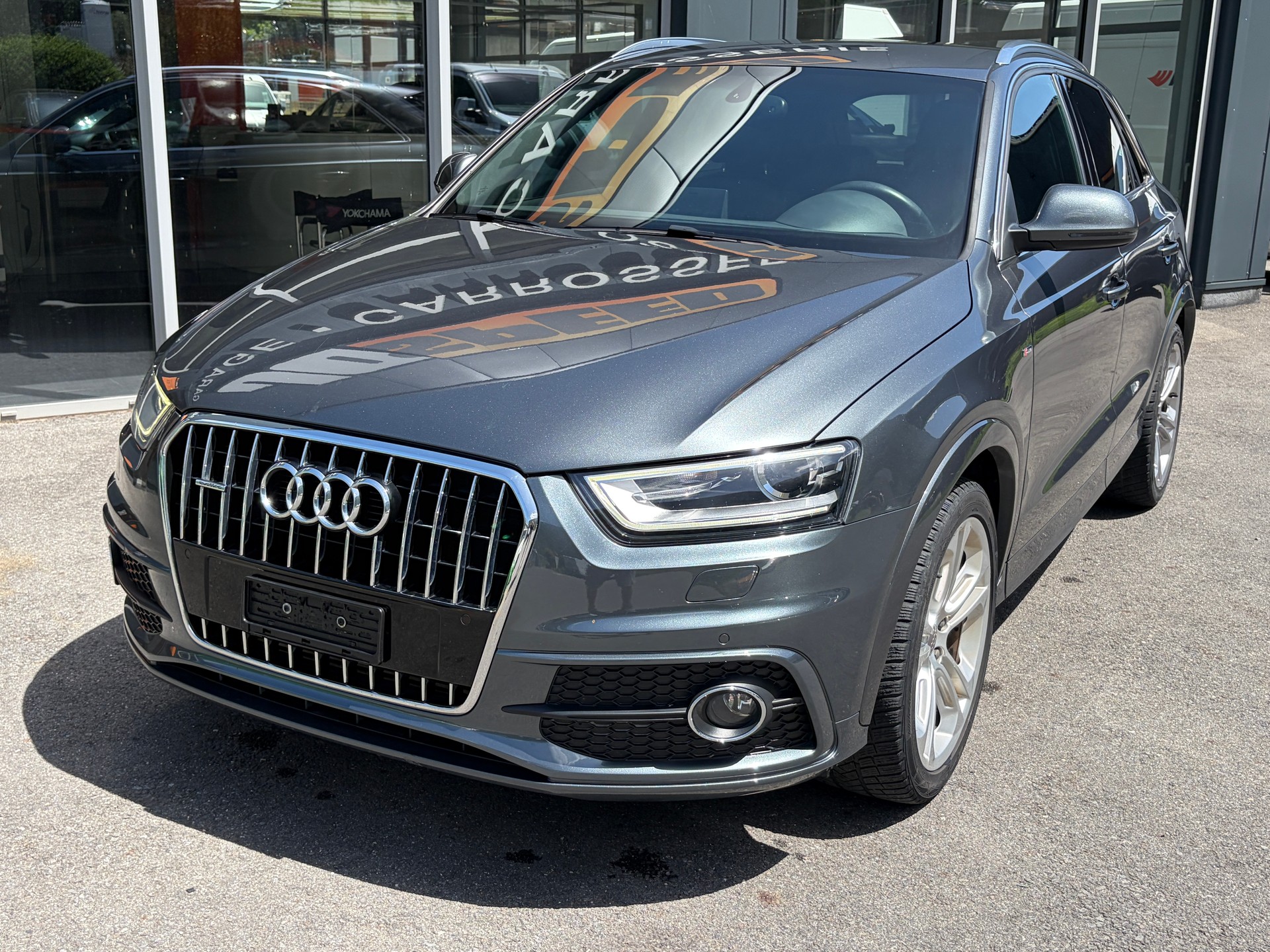 AUDI Q3 2.0 TFSI quattro S-tronic S-Line-image-1