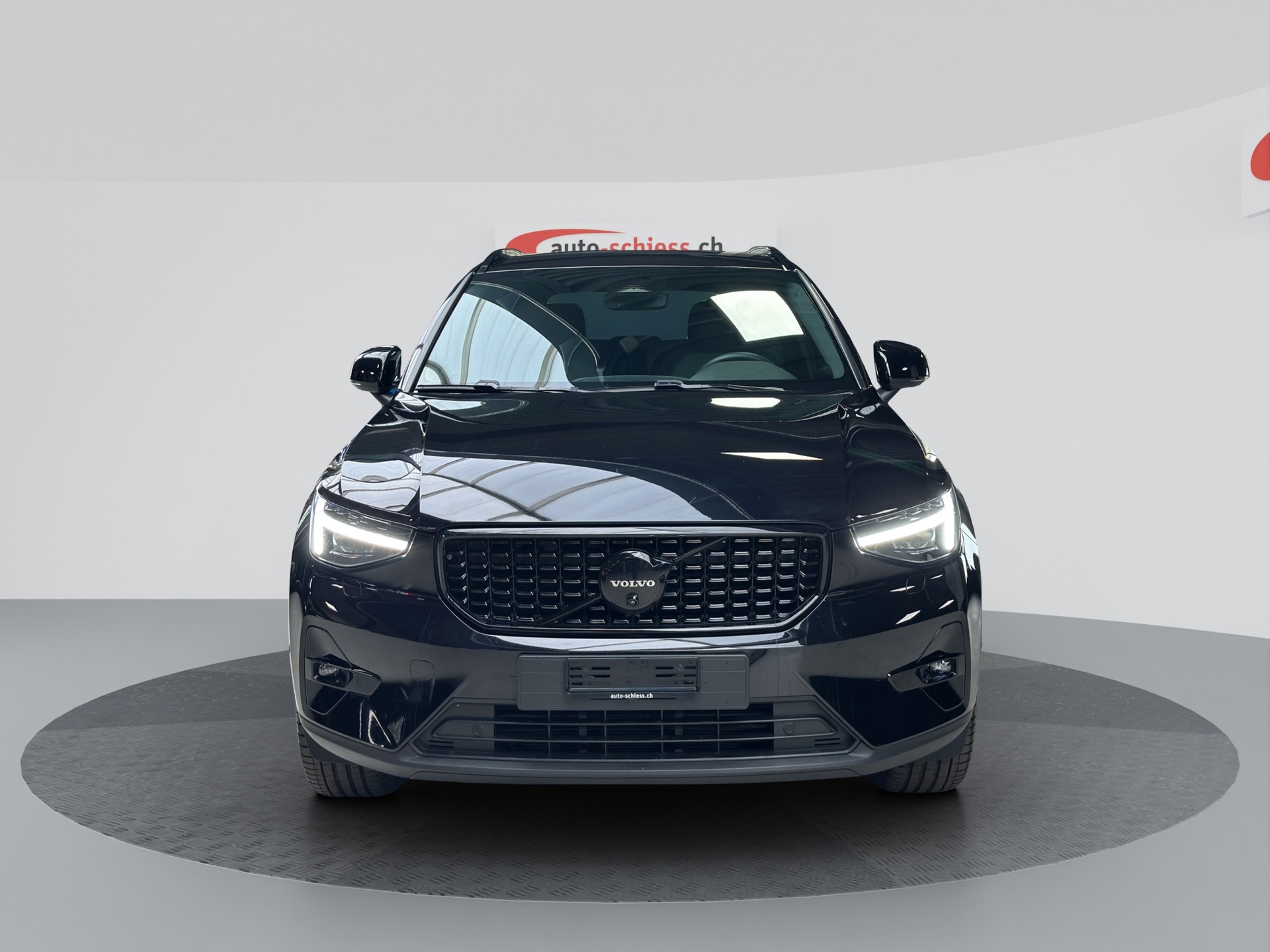 VOLVO XC40 B3 Benzin Mild Hybrid Plus Black Edition-image-1