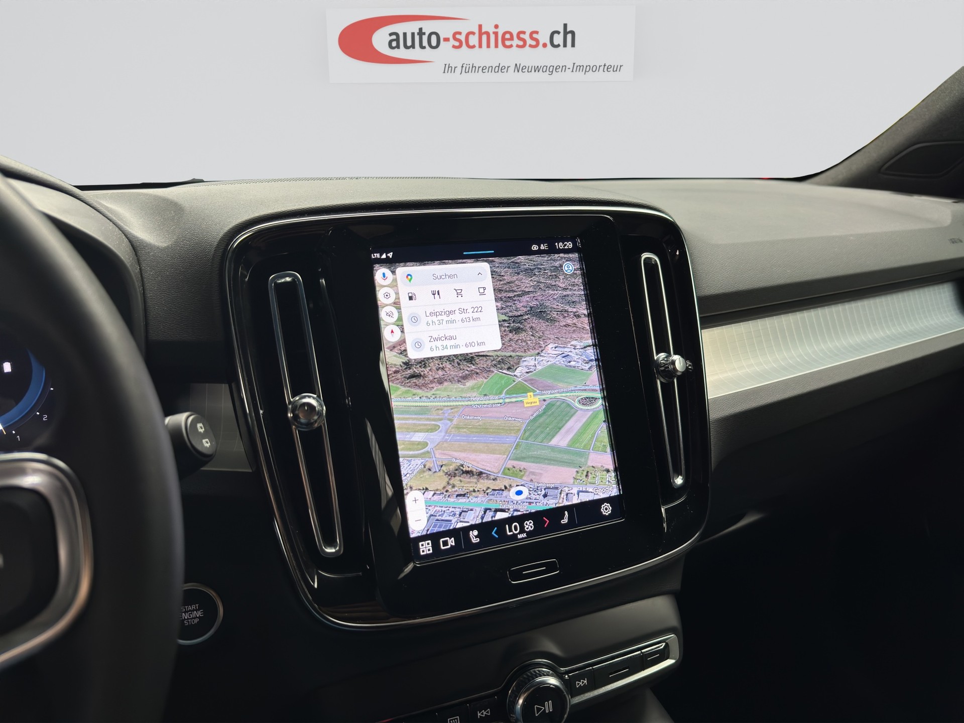 VOLVO XC40 B3 Benzin Mild Hybrid Plus Black Edition-image-12