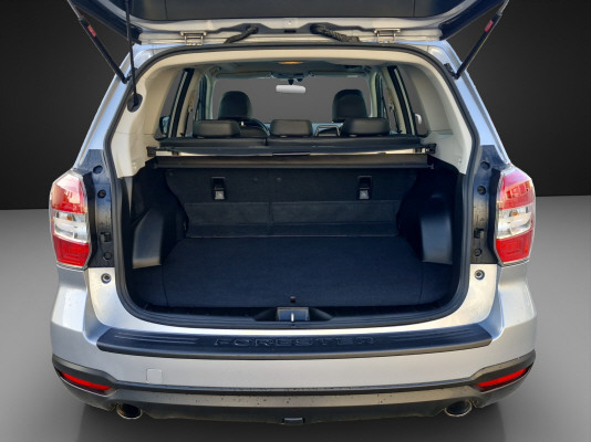 SUBARU Forester 2.0XT Luxury-image-10