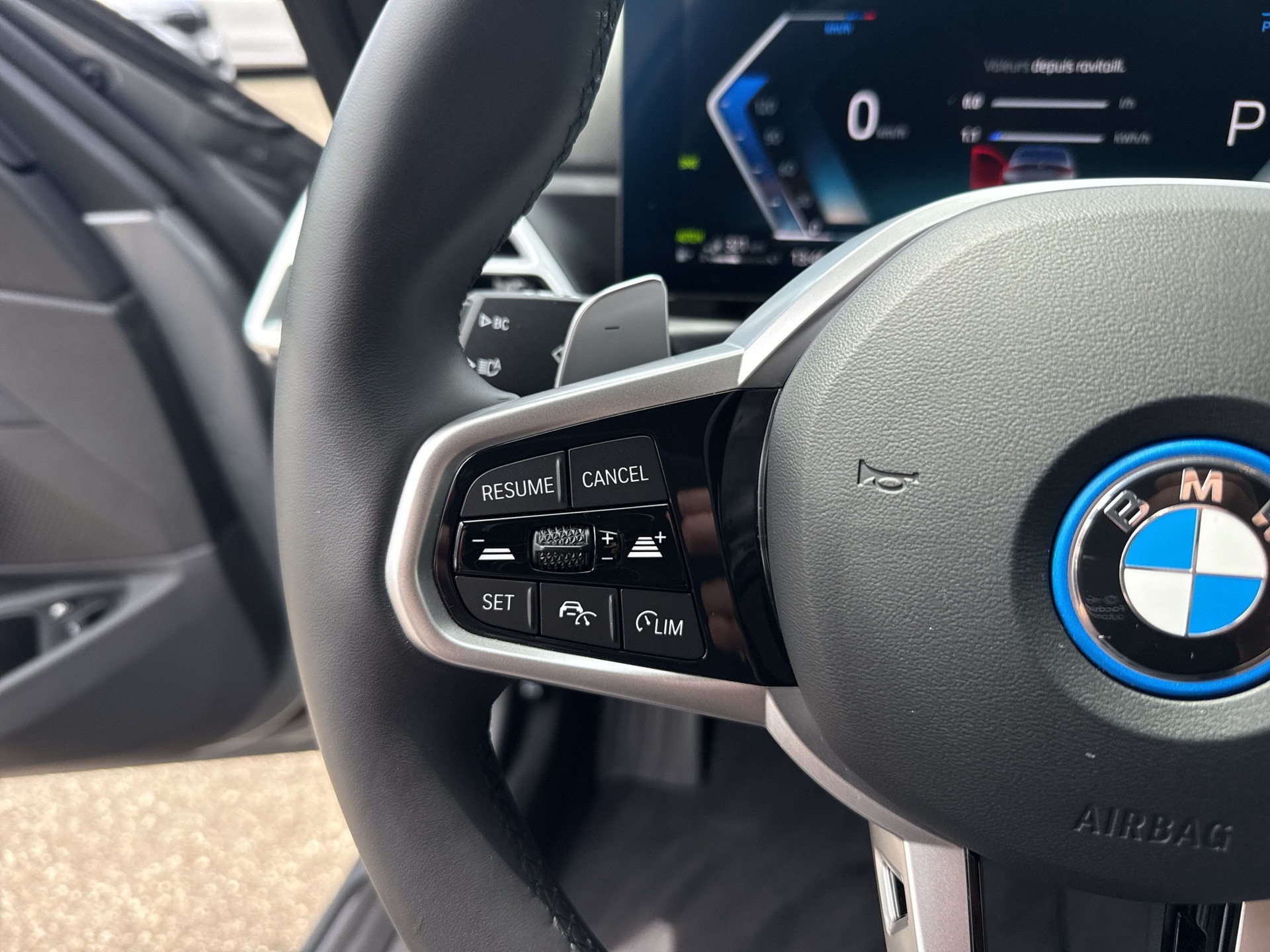 BMW 330e xDrive Steptronic M Sport-image-14