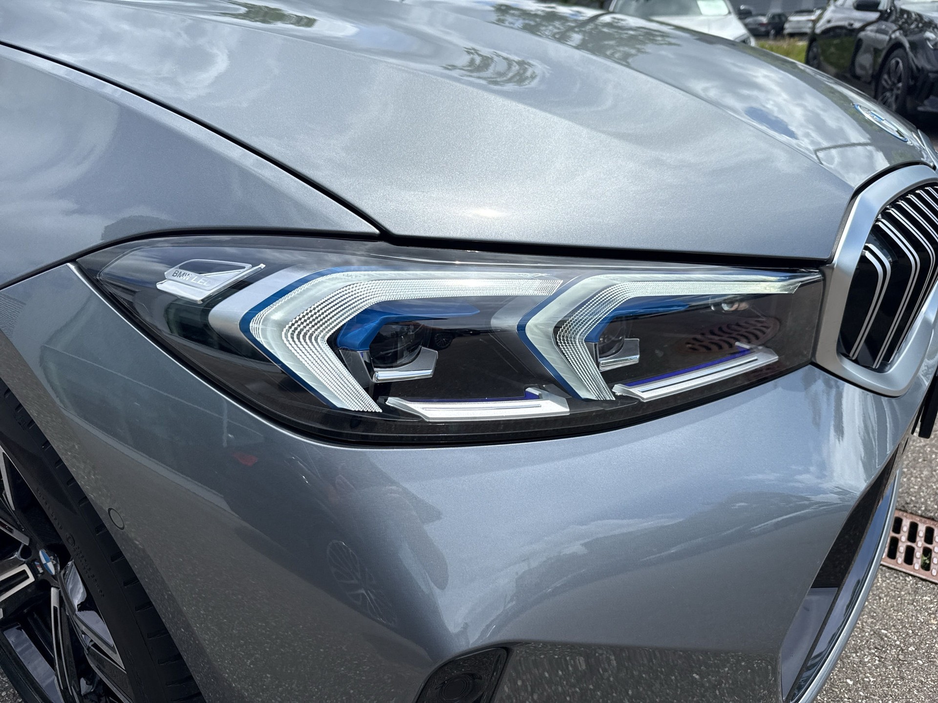 BMW 330e xDrive Steptronic M Sport-image-17