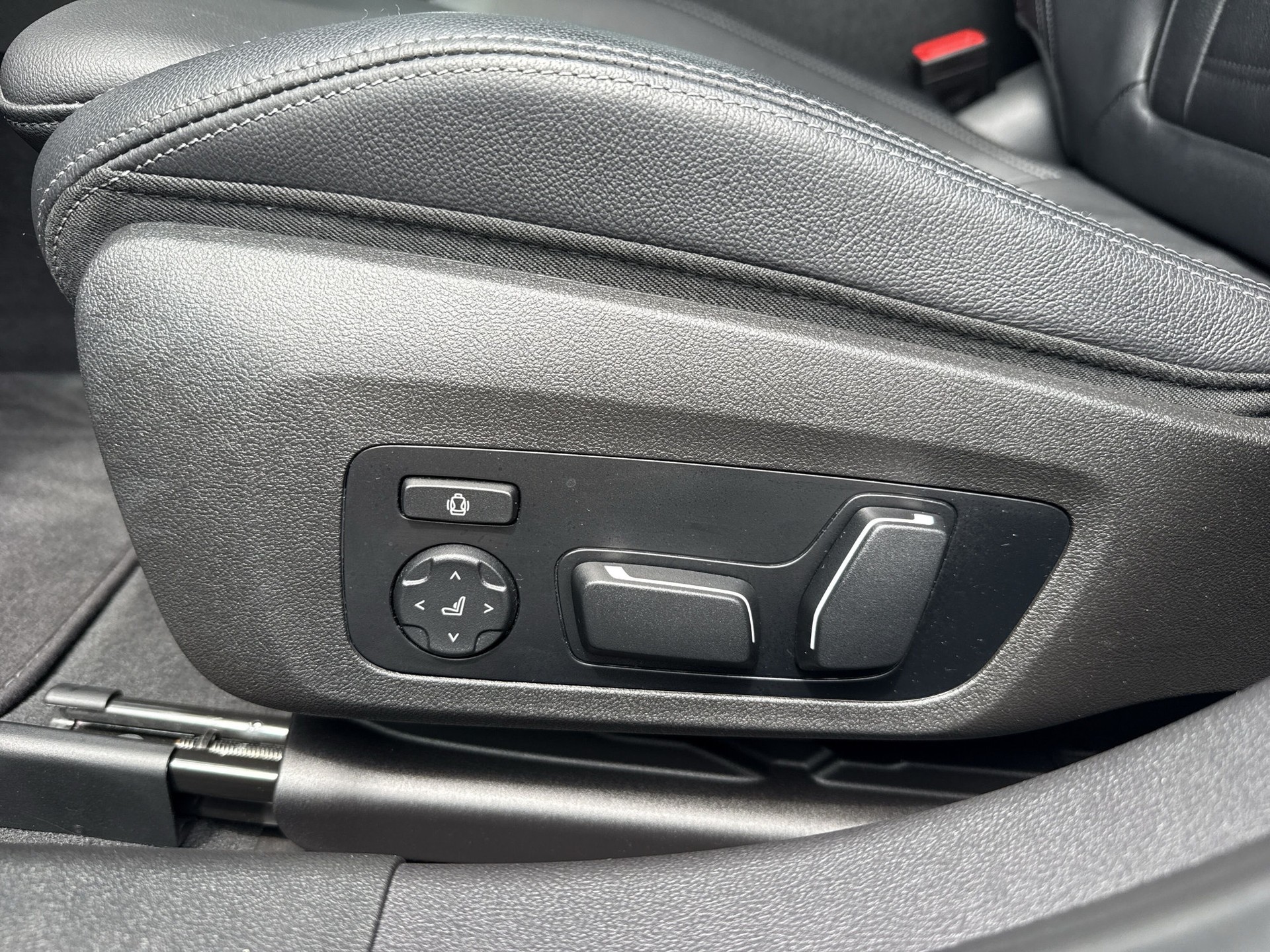 BMW 330e xDrive Steptronic M Sport-image-18