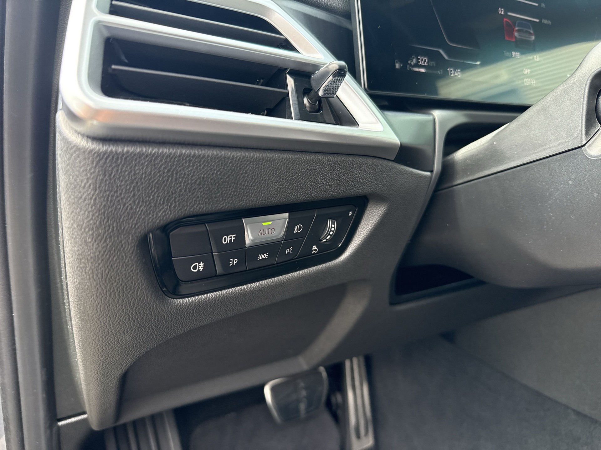 BMW 330e xDrive Steptronic M Sport-image-19