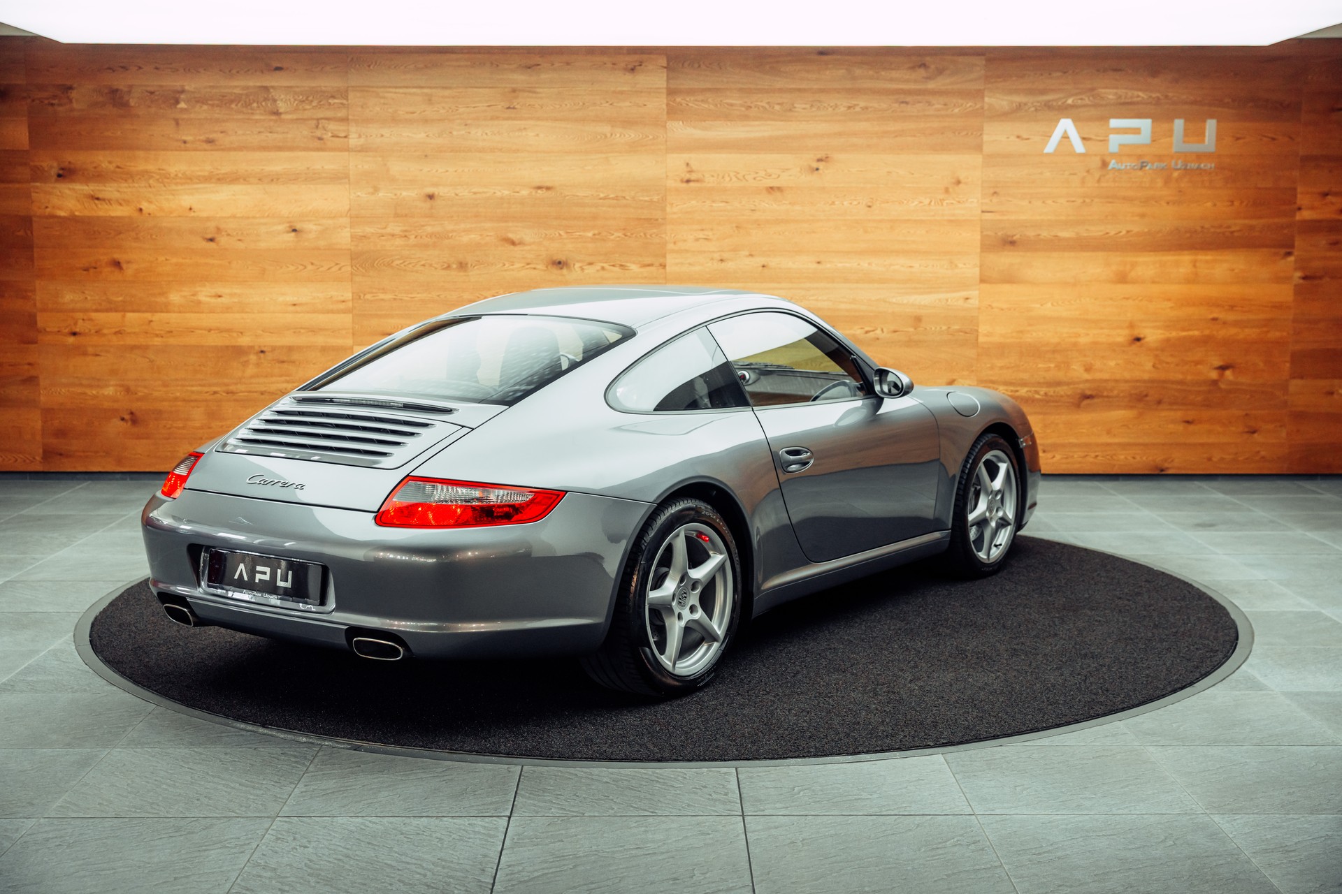 PORSCHE 911 Carrera-image-1