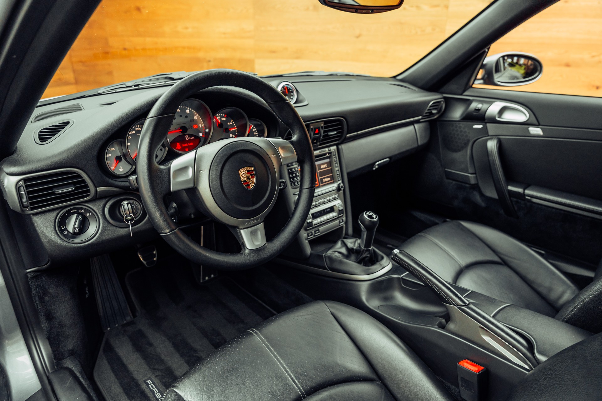 PORSCHE 911 Carrera-image-5