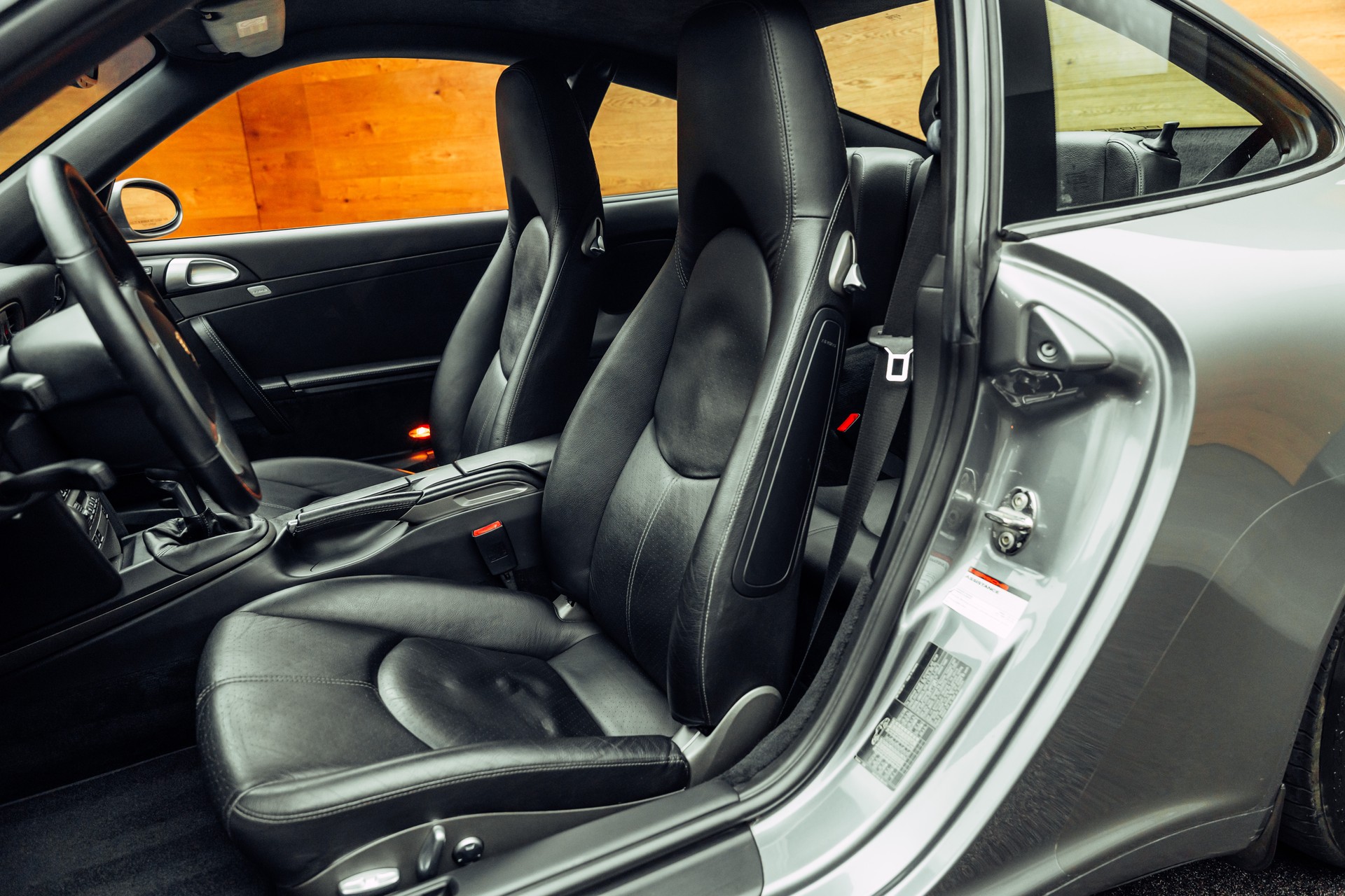 PORSCHE 911 Carrera-image-6
