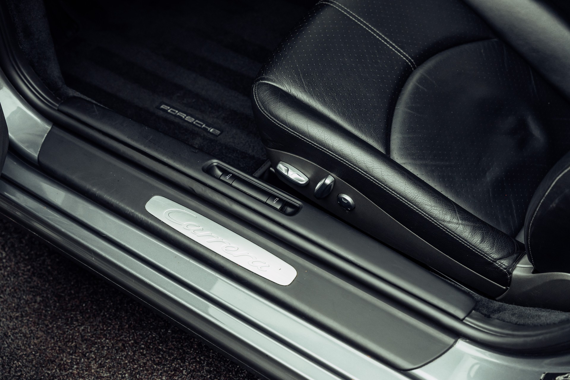 PORSCHE 911 Carrera-image-15
