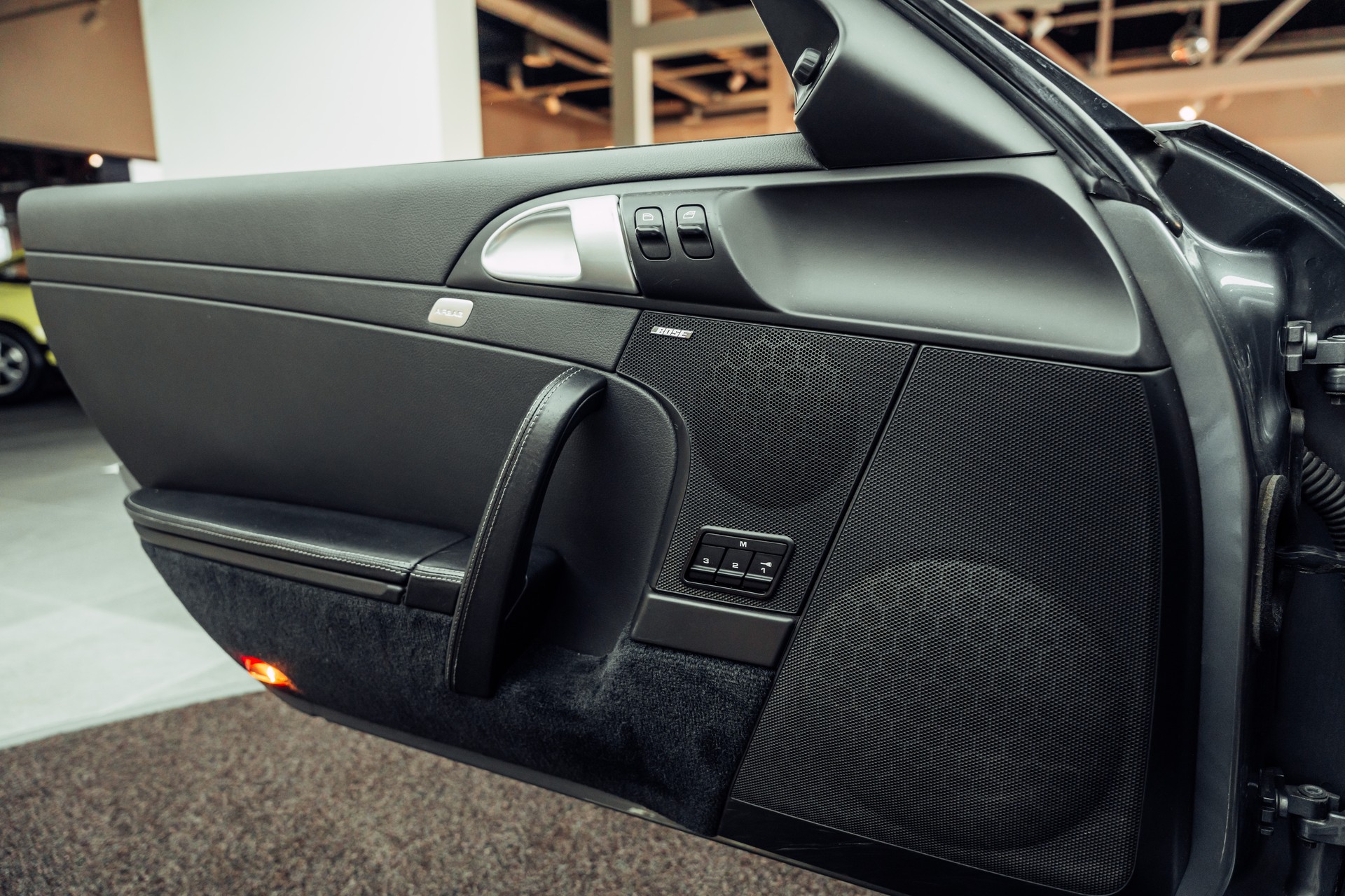 PORSCHE 911 Carrera-image-13