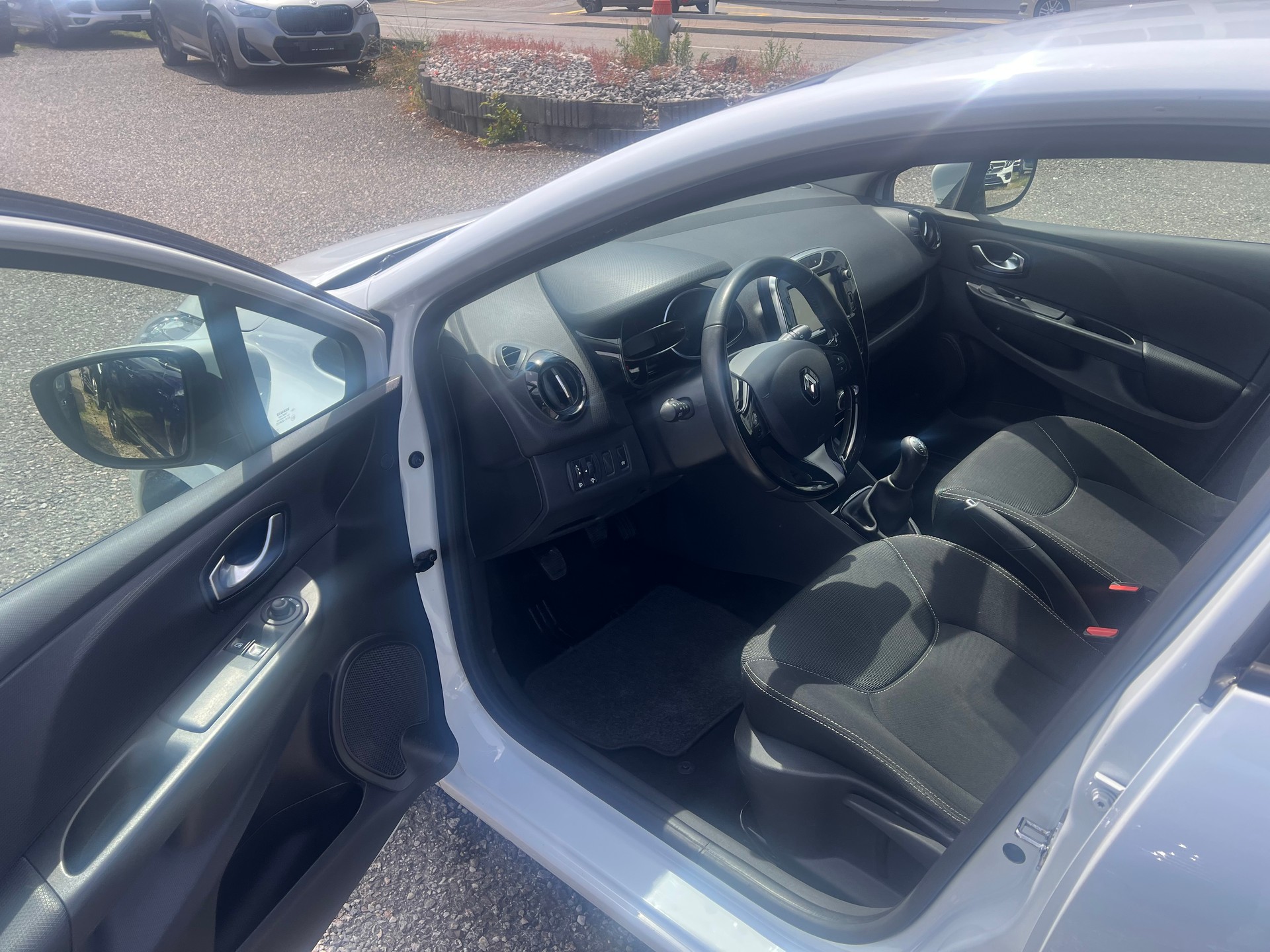 RENAULT Clio 1.5 dCi Expression-image-11