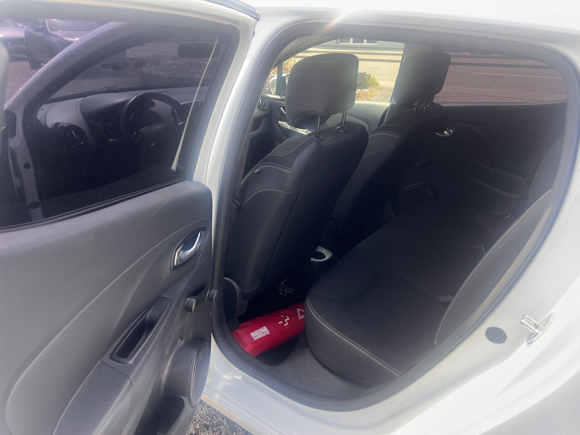 RENAULT Clio 1.5 dCi Expression-image-12
