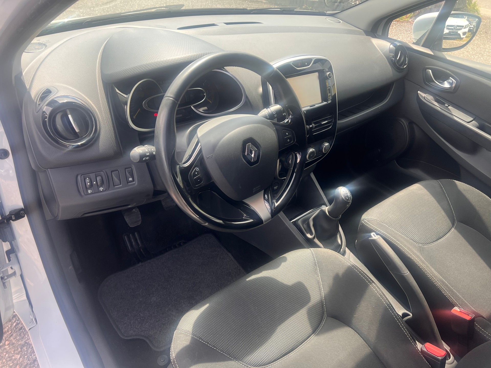 RENAULT Clio 1.5 dCi Expression-image-10