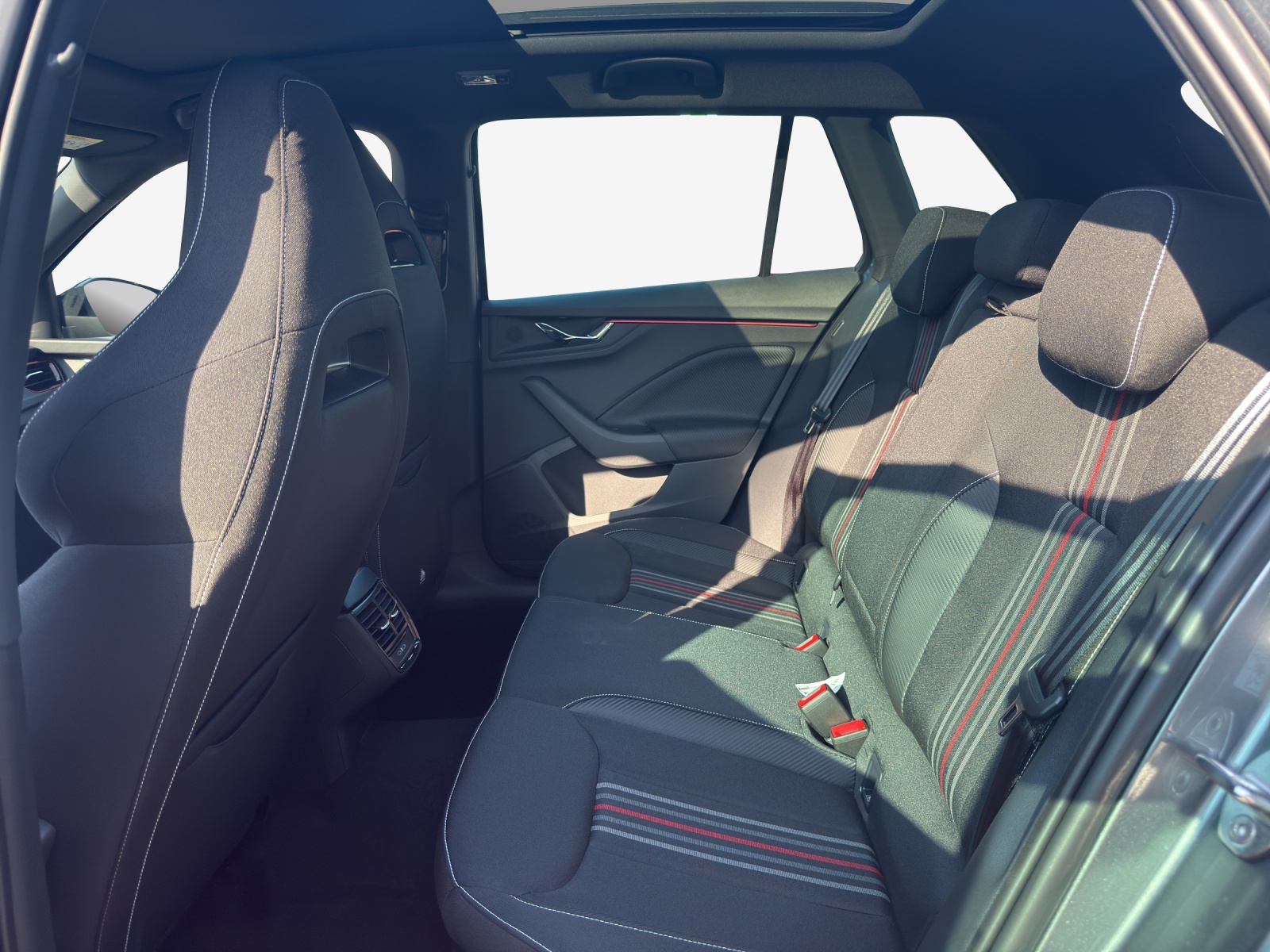 SKODA Kamiq 1.0 TSI Monte Carlo DSG-image-11