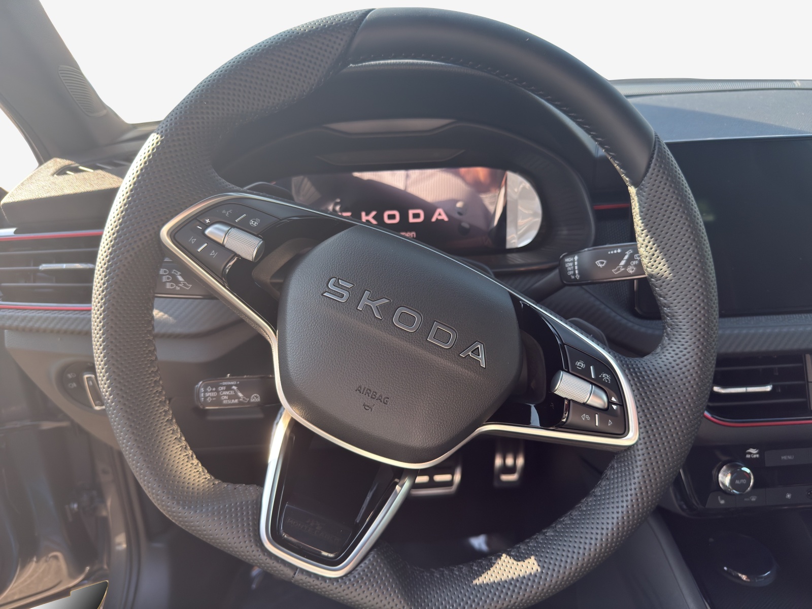 SKODA Kamiq 1.0 TSI Monte Carlo DSG-image-9