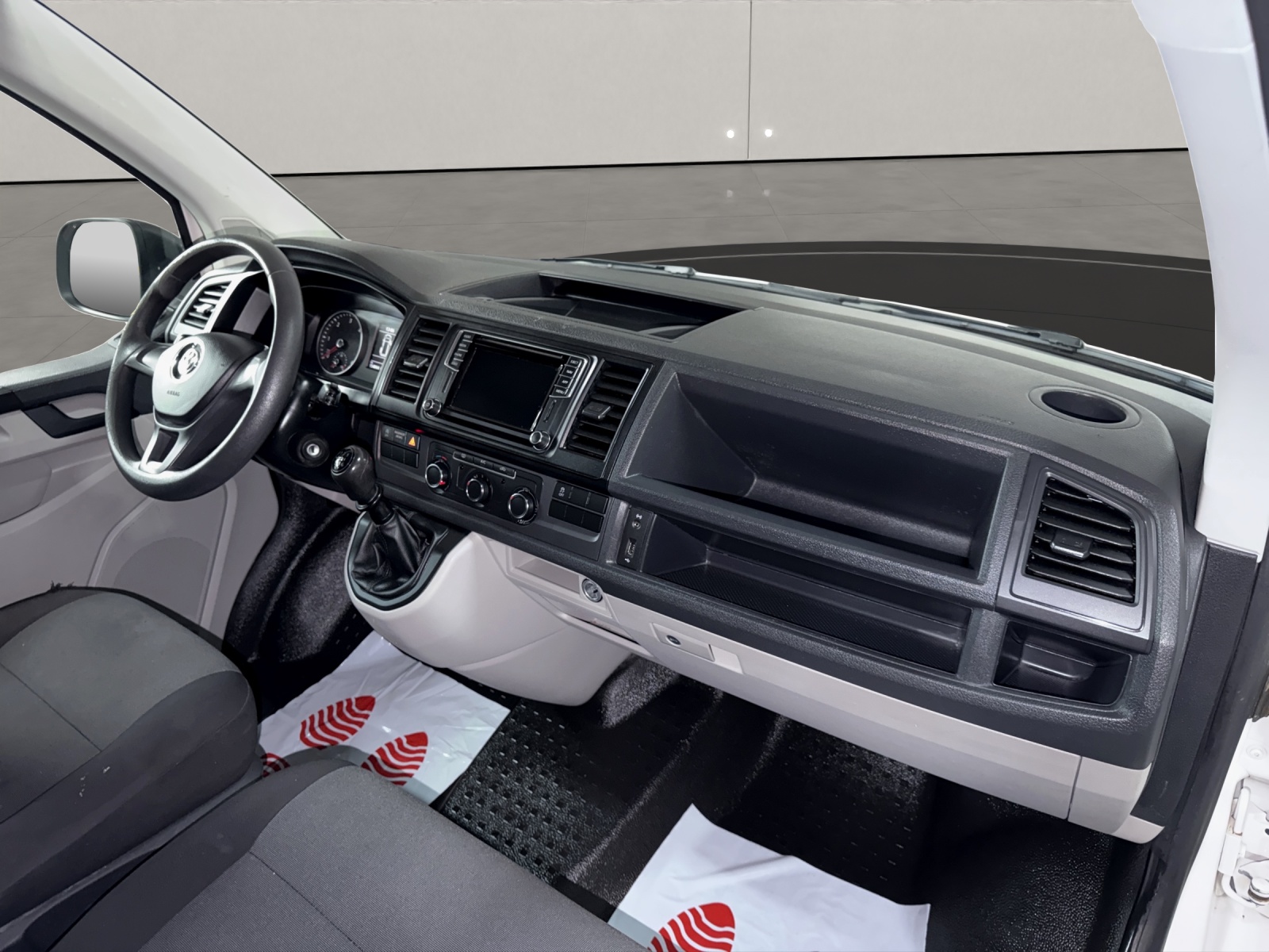 VW T6 2.0 TDI 4Motion Lang Version ( Mit AHK / Sortimo Regale )-image-10