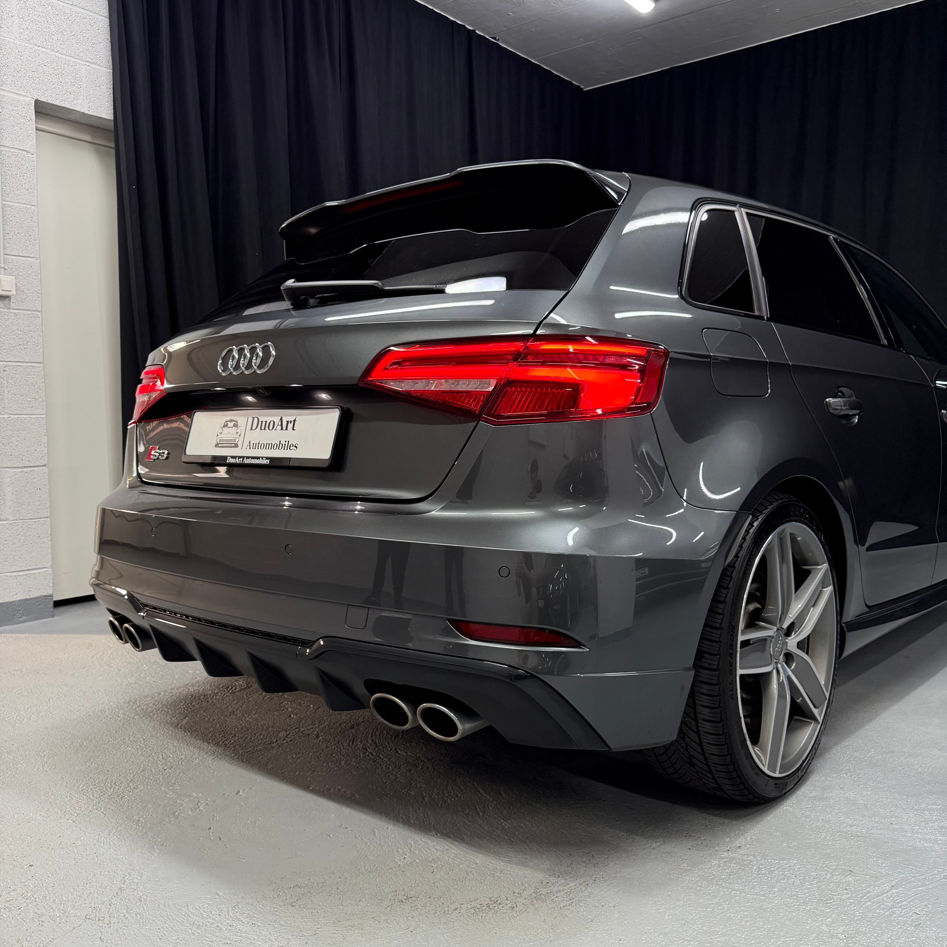 AUDI S3 Sportback 2.0 TFSI quattro S-tronic-image-8