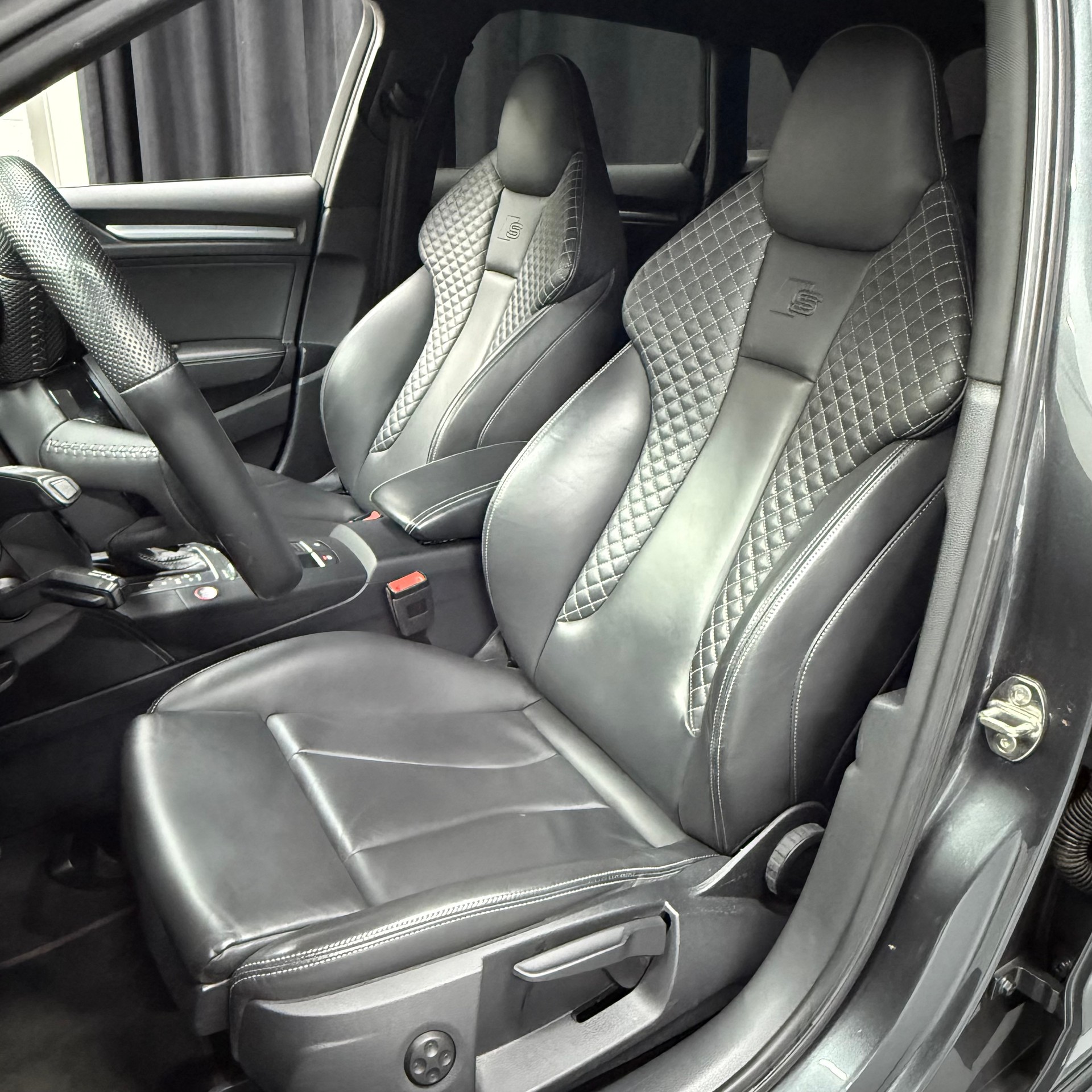 AUDI S3 Sportback 2.0 TFSI quattro S-tronic-image-9