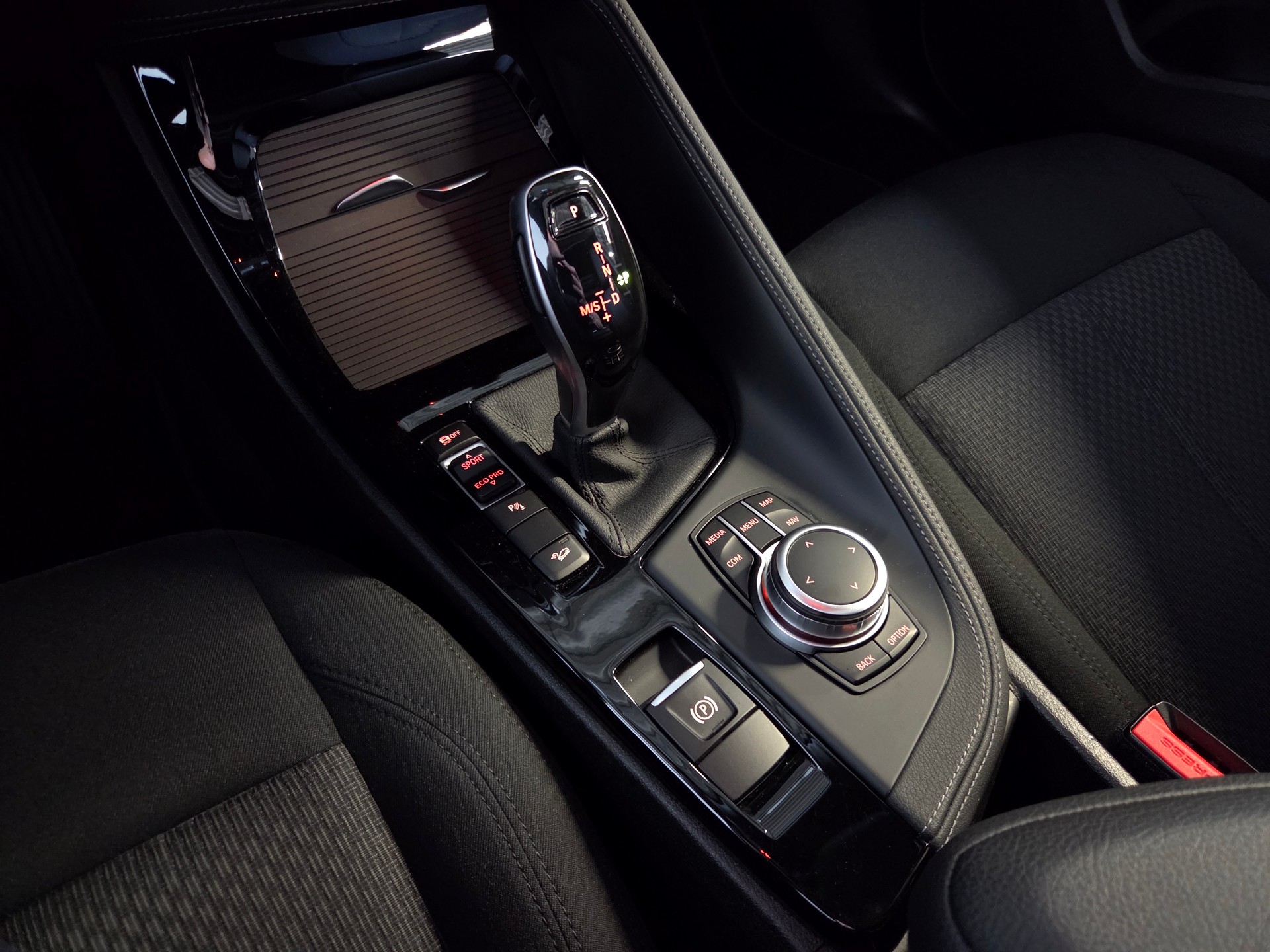 BMW X2 20i xDrive SAG-image-24
