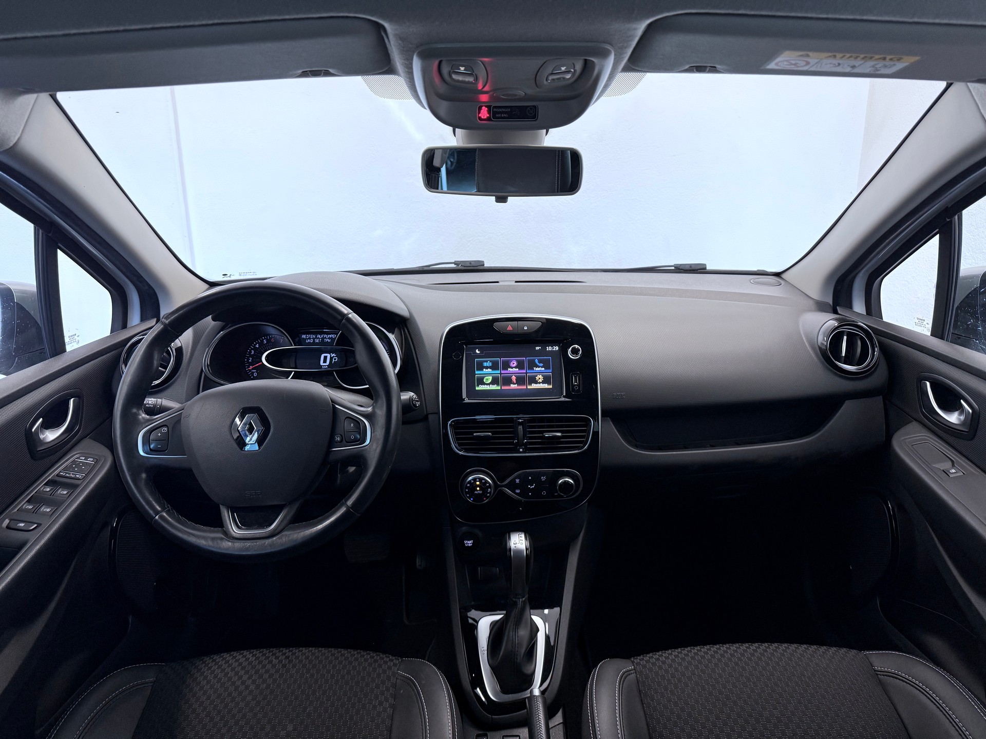 RENAULT Clio 1.2 16V T GT Line EDC-image-12