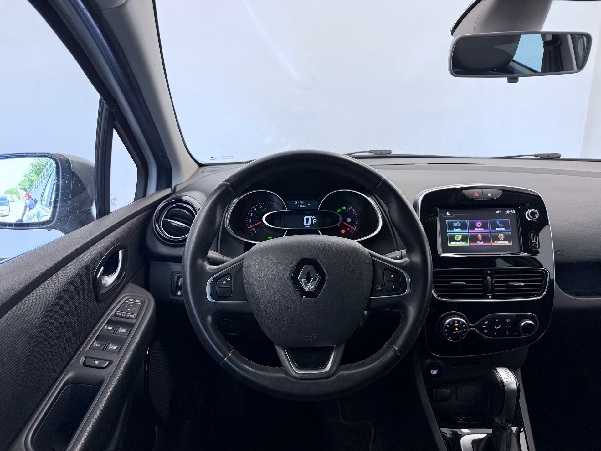 RENAULT Clio 1.2 16V T GT Line EDC-image-13