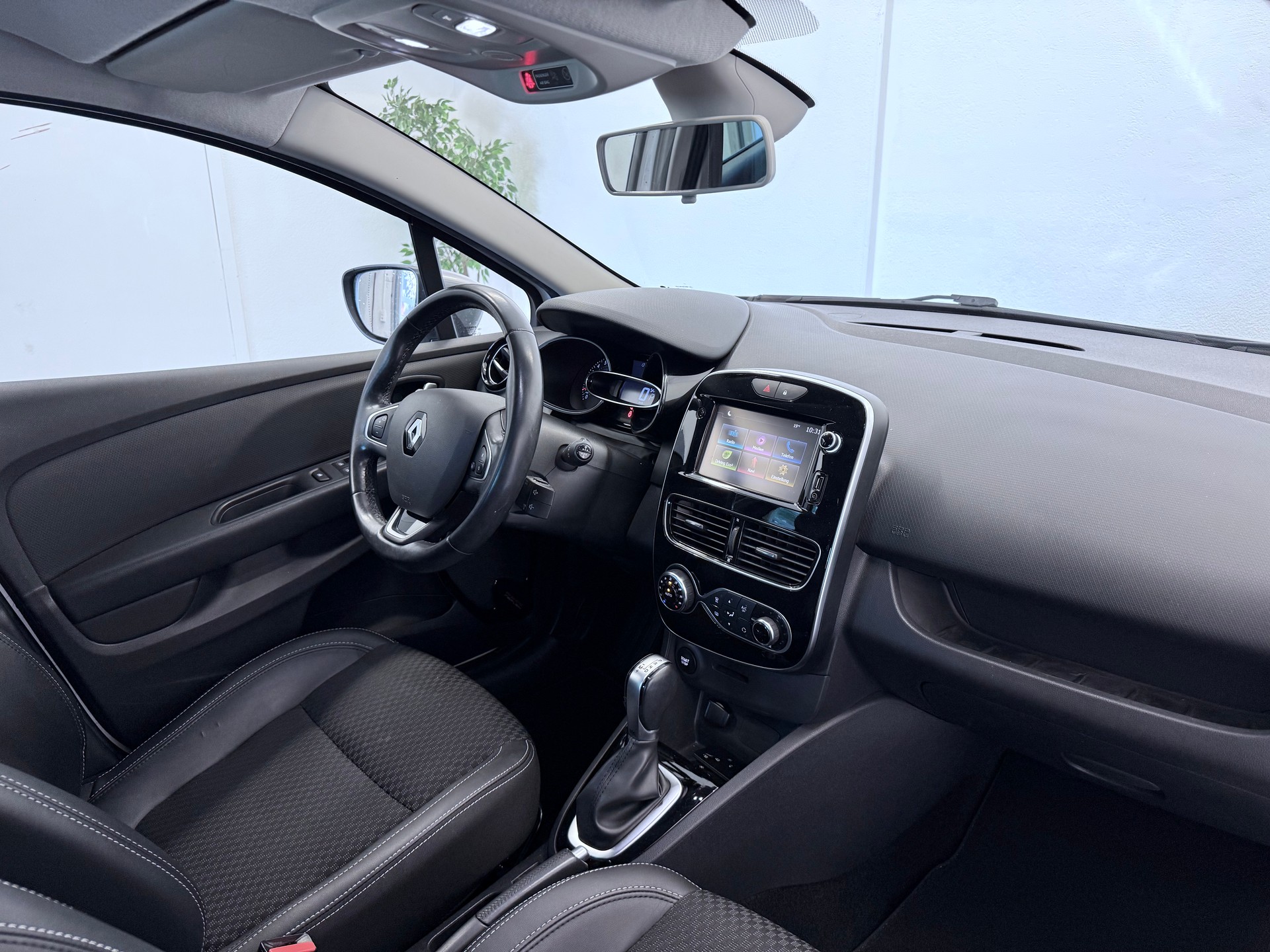 RENAULT Clio 1.2 16V T GT Line EDC-image-18