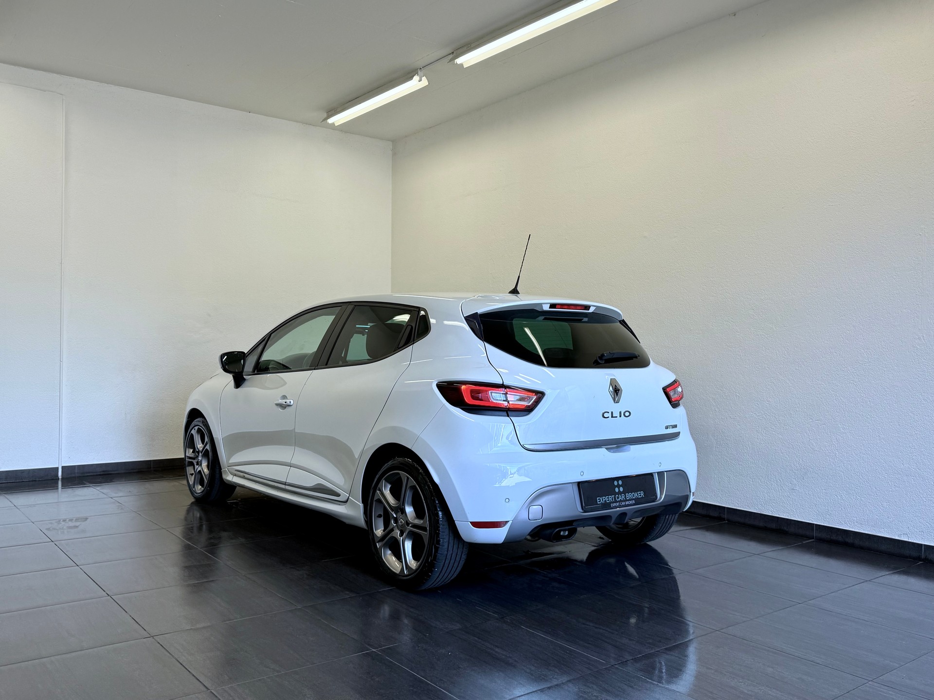 RENAULT Clio 1.2 16V T GT Line EDC-image-9