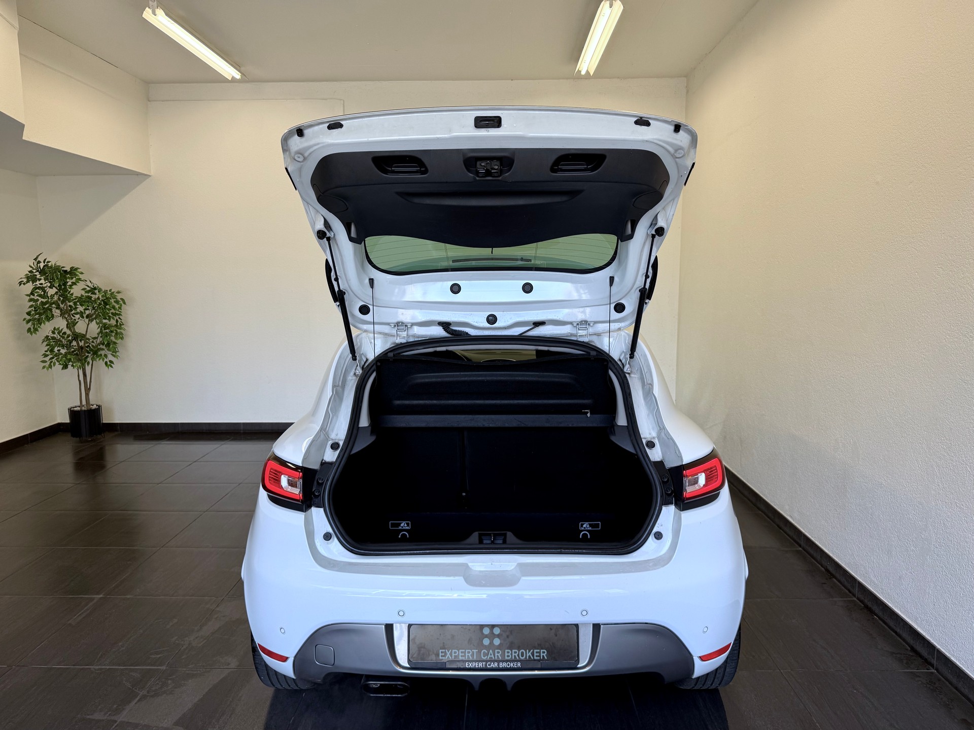 RENAULT Clio 1.2 16V T GT Line EDC-image-11